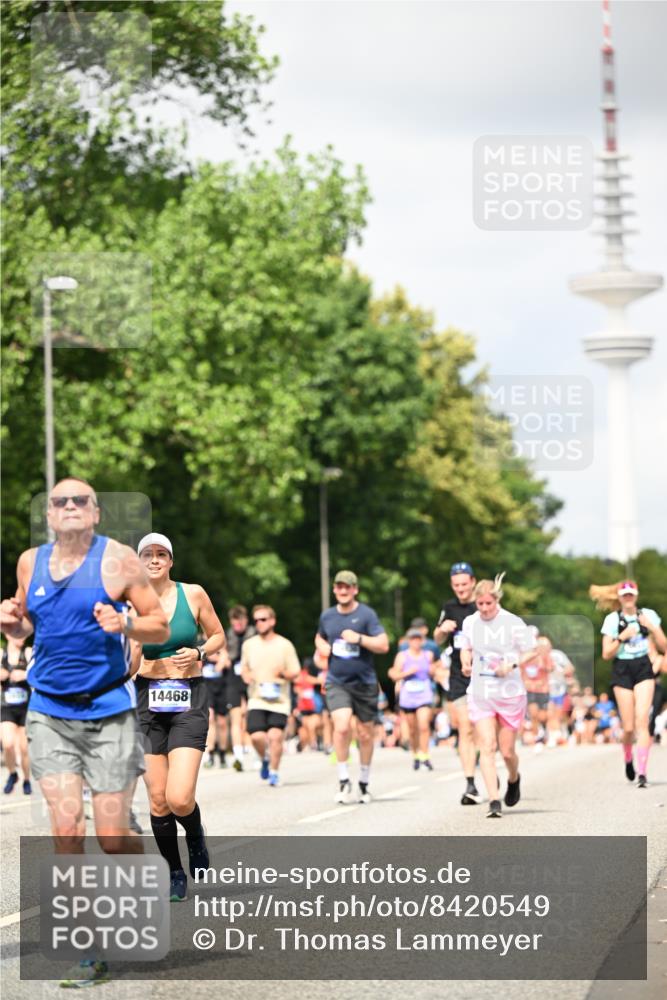 29.06.2025 - hella hamburg halbmarathon Dr. Thomas Lammeyer http://msf.ph/oto/8420549 29.06.2025 10:46:59 Kennedybrücke 1360, 1656, 1752, 1929, 1994, 2069, 2134, 2401, 2509, 2940, 2941, 3378, 3874, 4092, 4680, 4735, 4736, 4778, 5403, 5419, 6136, 6440, 6764, 6828, 6837, 7040, 7043, 7260, 7357, 7477, 7666, 8000, 8014, 8525, 8526, 9644, 9980, 10532, 10623, 10697, 10734, 10842, 11074, 11075, 11331 meine-sportfotos.de