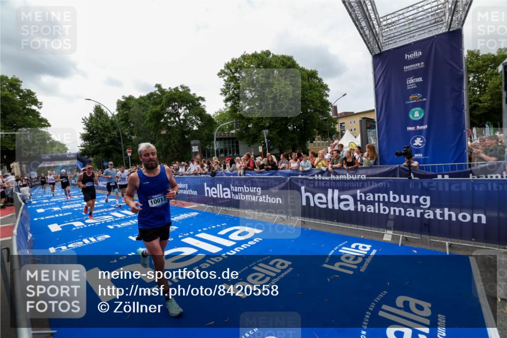 29.06.2025 - hella hamburg halbmarathon Zöllner http://msf.ph/oto/8420558 29.06.2025 10:31:20 Ziel 3955, 4812, 10017, 10298, 11857, 12232, 14450, 14548, 19042 meine-sportfotos.de