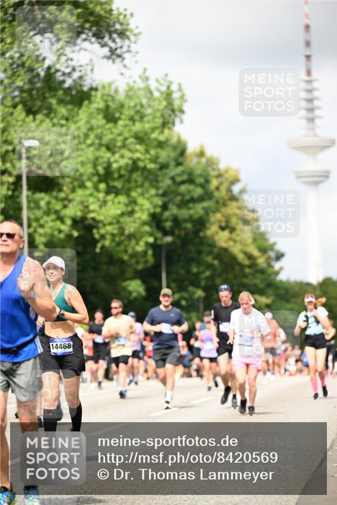 29.06.2025 - hella hamburg halbmarathon Dr. Thomas Lammeyer http://msf.ph/oto/8420569 29.06.2025 10:46:59 Kennedybrücke 1360, 1656, 1752, 1929, 1994, 2069, 2134, 2401, 2509, 2940, 2941, 3378, 3874, 4092, 4680, 4735, 4736, 4778, 5403, 5419, 6136, 6440, 6764, 6828, 6837, 7040, 7043, 7260, 7357, 7477, 7666, 8000, 8014, 8525, 8526, 9644, 9980, 10532, 10623, 10697, 10734, 10842, 11074, 11075, 11331 meine-sportfotos.de