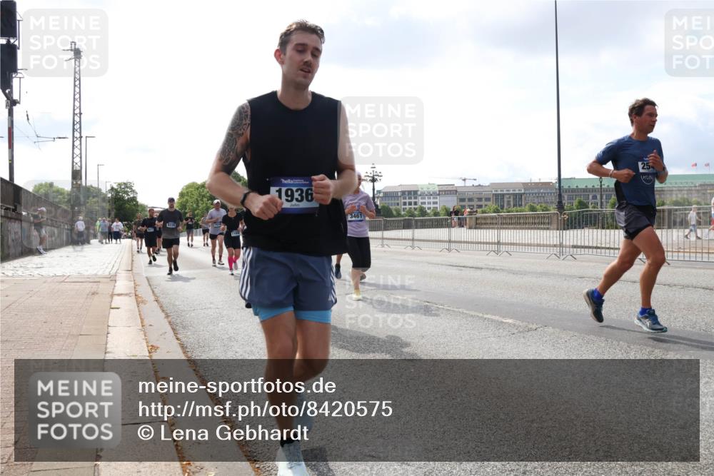 29.06.2025 - hella hamburg halbmarathon Lena Gebhardt http://msf.ph/oto/8420575 29.06.2025 10:05:44 Lombardsbrücke 9339, 1936, 3461, 25, 1229, 1448, 1830, 1842, 1863, 1936, 1981, 2288, 2298, 2471, 2540, 2624, 3461, 3578, 3929, 4014, 4169, 4782, 5073, 5762, 6014, 6059, 7741, 8051, 8894, 8909, 9075, 9165, 9339, 9477, 9559, 9680, 9736, 9737, 9738, 9917, 10343, 10694, 10791, 10998, 11784, 11873, 11958, 12557, 13221, 14465, 14642, 15766, 16092, 16441, 16478, 16546, 16687, 16847, 17731, 17740, 17885, 18616, 18617, 18857, 18973, 19034, 19248 meine-sportfotos.de