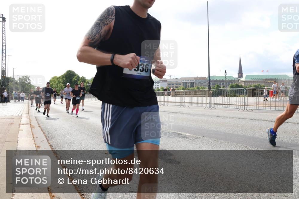 29.06.2025 - hella hamburg halbmarathon Lena Gebhardt http://msf.ph/oto/8420634 29.06.2025 10:05:44 Lombardsbrücke 9339, 936, 1229, 1448, 1830, 1842, 1863, 1936, 1981, 2288, 2298, 2471, 2540, 2624, 3461, 3578, 3929, 4014, 4169, 4782, 5073, 5762, 6014, 6059, 7741, 8051, 8894, 8909, 9075, 9165, 9339, 9477, 9559, 9680, 9736, 9737, 9738, 9917, 10343, 10694, 10791, 10998, 11784, 11873, 11958, 12557, 13221, 14465, 14642, 15766, 16092, 16441, 16478, 16546, 16687, 16847, 17731, 17740, 17885, 18616, 18617, 18857, 18973, 19034, 19248 meine-sportfotos.de
