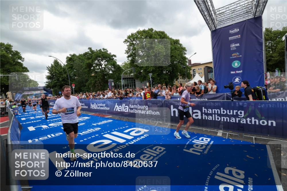29.06.2025 - hella hamburg halbmarathon Zöllner http://msf.ph/oto/8420637 29.06.2025 10:53:17 Ziel 2074, 2111, 7312, 7383, 8273, 8361, 9142, 12875, 15179, 16929, 16986 meine-sportfotos.de