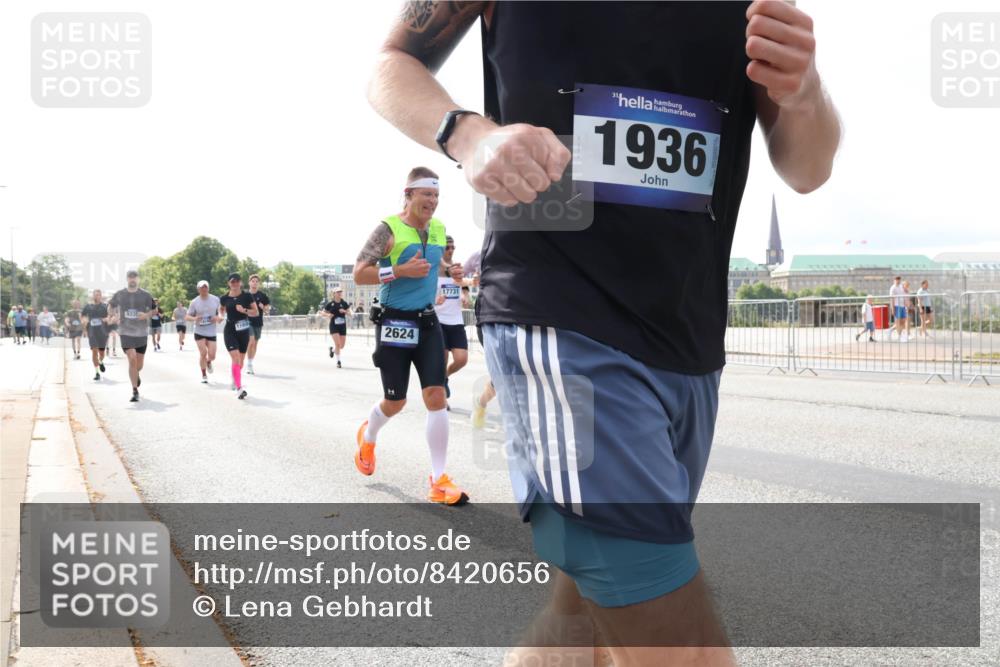 29.06.2025 - hella hamburg halbmarathon Lena Gebhardt http://msf.ph/oto/8420656 29.06.2025 10:05:44 Lombardsbrücke 2624, 17731, 1936, 1229, 1448, 1830, 1842, 1863, 1936, 1981, 2288, 2298, 2471, 2540, 2624, 3461, 3578, 3929, 4014, 4169, 4782, 5073, 5762, 6014, 6059, 7741, 8051, 8894, 8909, 9075, 9165, 9339, 9477, 9559, 9680, 9736, 9737, 9738, 9917, 10343, 10694, 10791, 10998, 11784, 11873, 11958, 12557, 13221, 14465, 14642, 15766, 16092, 16441, 16478, 16546, 16687, 16847, 17731, 17740, 17885, 18616, 18617, 18857, 18973, 19034, 19248 meine-sportfotos.de