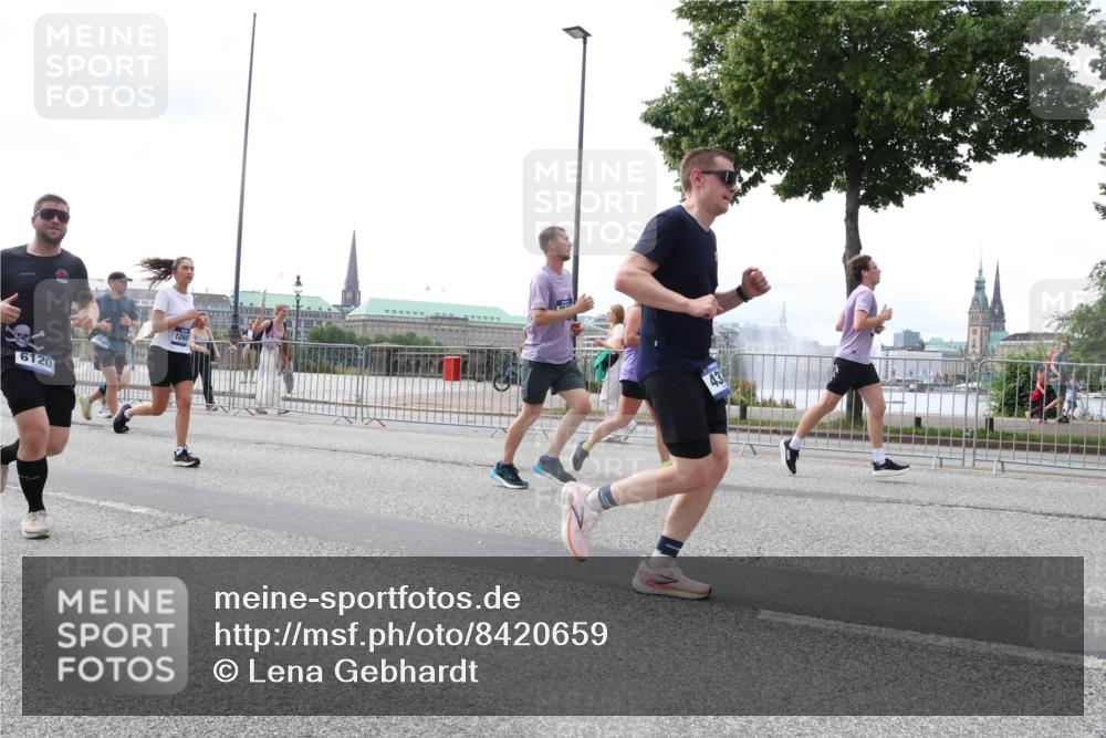 29.06.2025 - hella hamburg halbmarathon Lena Gebhardt http://msf.ph/oto/8420659 29.06.2025 10:42:49 Lombardsbrücke 6120, 10697, 1244, 43, 1149, 1150, 1360, 1656, 1788, 1929, 1957, 1964, 1994, 2069, 2103, 2134, 2158, 2401, 2450, 2509, 2538, 2580, 2940, 2941, 2971, 3283, 3378, 3518, 3605, 3764, 3874, 4092, 4105, 4334, 4385, 4778, 4891, 4892, 5067, 5268, 5403, 5417, 5810, 5967, 6120, 6764, 7040, 7043, 7260, 7513, 7557, 7666, 8161, 8525, 8526, 8529, 8795, 8816, 8991, 9304, 9378, 9644, 9980, 10008, 10180, 10454, 10532, 10697, 11142, 11710, 12151, 12441, 13049, 13241 meine-sportfotos.de