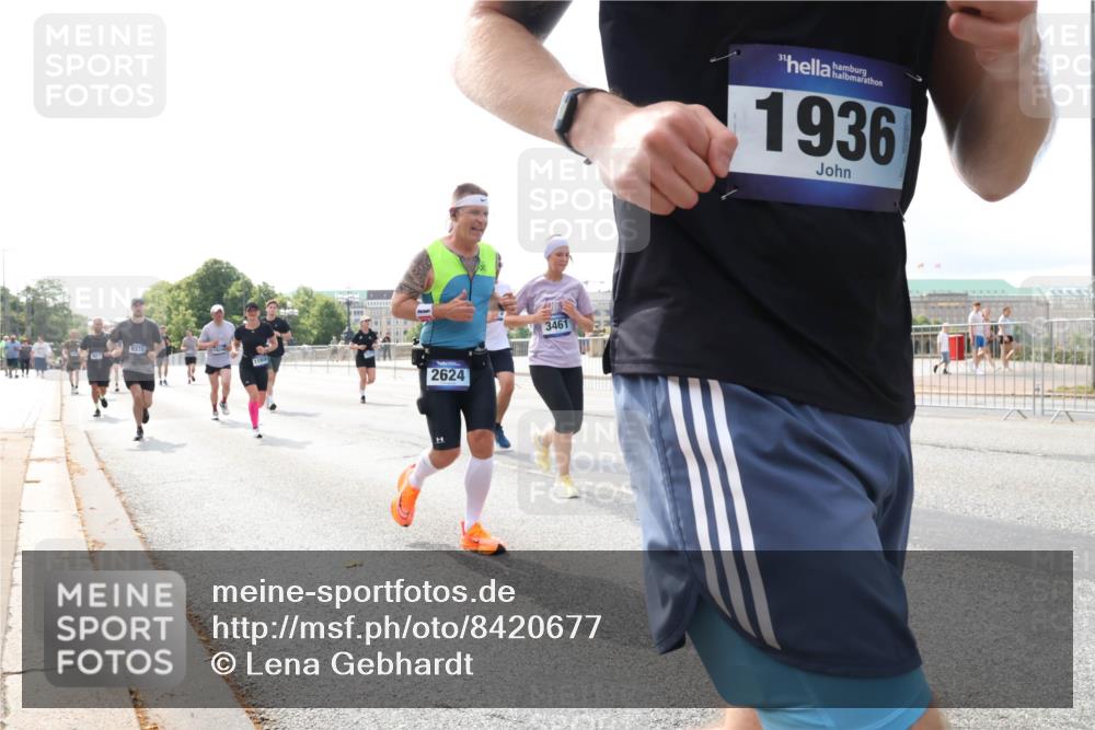 29.06.2025 - hella hamburg halbmarathon Lena Gebhardt http://msf.ph/oto/8420677 29.06.2025 10:05:45 Lombardsbrücke 9339, 2624, 3461, 1936, 1229, 1448, 1830, 1842, 1863, 1936, 1981, 2288, 2298, 2471, 2540, 2624, 3062, 3461, 3578, 3929, 4014, 4169, 4782, 5073, 5762, 6014, 7741, 8051, 8894, 8909, 9075, 9165, 9339, 9477, 9559, 9680, 9736, 9737, 9738, 9917, 10343, 10694, 10791, 10998, 11784, 11873, 11958, 12557, 13042, 13221, 14465, 14642, 15766, 16092, 16441, 16546, 16687, 16847, 17731, 17740, 17885, 18616, 18617, 18857, 18973, 19034, 19248 meine-sportfotos.de