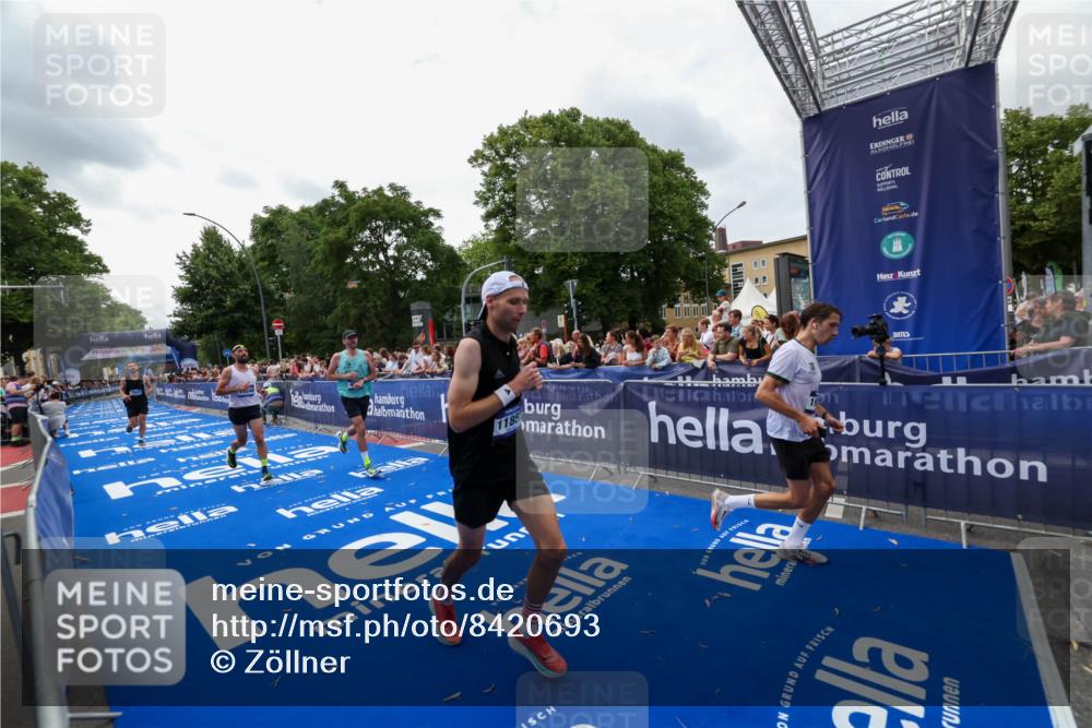 29.06.2025 - hella hamburg halbmarathon Zöllner http://msf.ph/oto/8420693 29.06.2025 10:31:23 Ziel 3955, 4812, 11857, 14450, 14548, 19042 meine-sportfotos.de