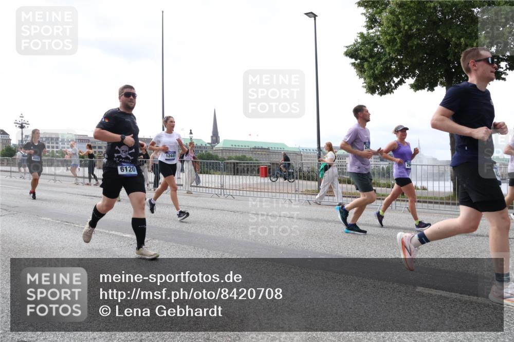 29.06.2025 - hella hamburg halbmarathon Lena Gebhardt http://msf.ph/oto/8420708 29.06.2025 10:42:49 Lombardsbrücke 4092, 6120, 12441, 254, 1149, 1150, 1360, 1656, 1788, 1929, 1957, 1964, 1994, 2069, 2103, 2134, 2158, 2401, 2450, 2509, 2538, 2580, 2940, 2941, 2971, 3283, 3378, 3518, 3605, 3764, 3874, 4092, 4105, 4334, 4385, 4778, 4891, 4892, 5067, 5268, 5403, 5417, 5810, 5967, 6120, 6764, 7040, 7043, 7260, 7513, 7557, 7666, 8161, 8525, 8526, 8529, 8795, 8816, 8991, 9304, 9378, 9644, 9980, 10008, 10180, 10454, 10532, 10697, 11142, 11710, 12151, 12441, 13049, 13241 meine-sportfotos.de