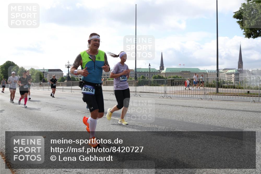 29.06.2025 - hella hamburg halbmarathon Lena Gebhardt http://msf.ph/oto/8420727 29.06.2025 10:05:45 Lombardsbrücke 11958, 2624, 3461, 1229, 1448, 1830, 1842, 1863, 1936, 1981, 2288, 2298, 2471, 2540, 2624, 3062, 3461, 3578, 3929, 4014, 4169, 4782, 5073, 5762, 6014, 7741, 8051, 8894, 8909, 9075, 9165, 9339, 9477, 9559, 9680, 9736, 9737, 9738, 9917, 10343, 10694, 10791, 10998, 11784, 11873, 11958, 12557, 13042, 13221, 14465, 14642, 15766, 16092, 16441, 16546, 16687, 16847, 17731, 17740, 17885, 18616, 18617, 18857, 18973, 19034, 19248 meine-sportfotos.de
