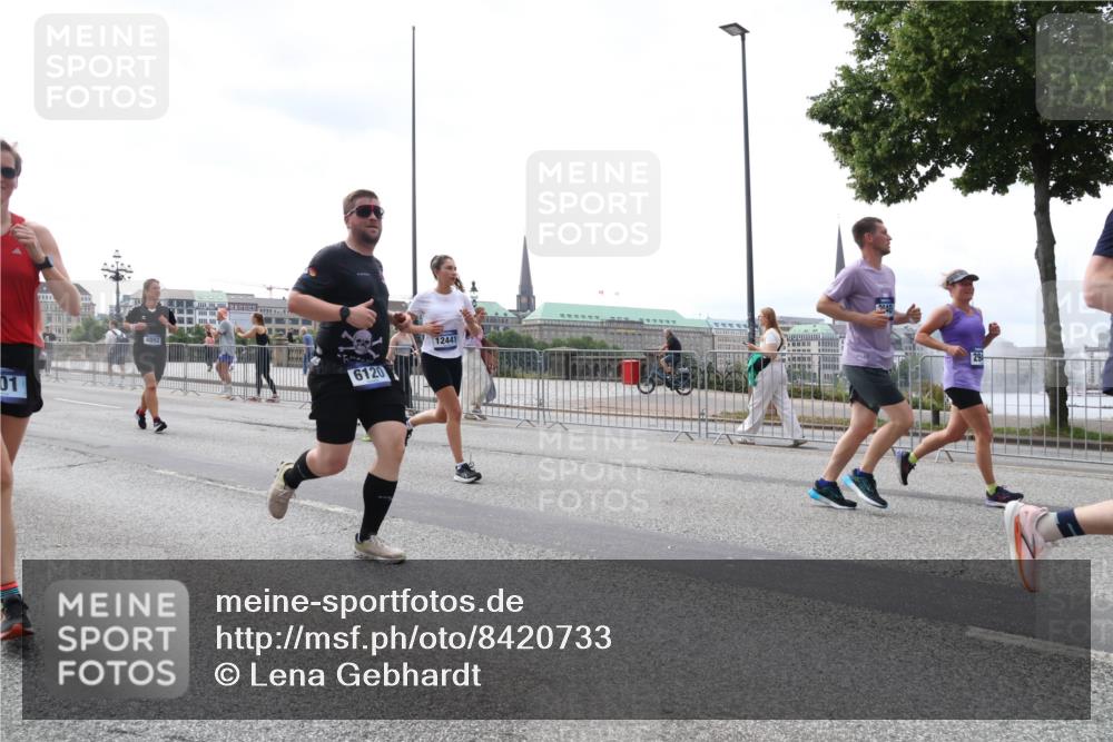 29.06.2025 - hella hamburg halbmarathon Lena Gebhardt http://msf.ph/oto/8420733 29.06.2025 10:42:50 Lombardsbrücke 01, 6120, 12441, 20, 1149, 1150, 1467, 1656, 1788, 1929, 1957, 1964, 1994, 2069, 2103, 2134, 2158, 2267, 2361, 2401, 2450, 2509, 2538, 2580, 2940, 2941, 2971, 3283, 3378, 3518, 3605, 3764, 3874, 4092, 4105, 4334, 4385, 4778, 4891, 5067, 5268, 5403, 5417, 5755, 5810, 5967, 6120, 6764, 7040, 7043, 7260, 7513, 7557, 7666, 8161, 8525, 8526, 8529, 8795, 8816, 8991, 9072, 9304, 9378, 9644, 9980, 10008, 10180, 10454, 10532, 10697, 11142, 11710, 12151, 12441, 13049, 13241 meine-sportfotos.de