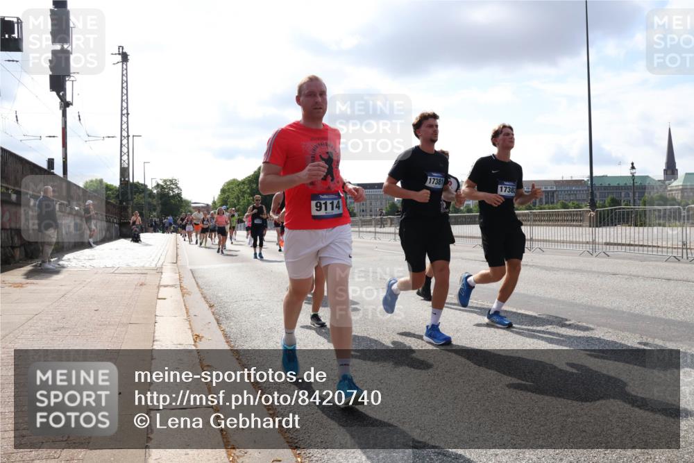 29.06.2025 - hella hamburg halbmarathon Lena Gebhardt http://msf.ph/oto/8420740 29.06.2025 09:51:38 Lombardsbrücke 9114, 17381, 17382, 1136, 1520, 1570, 1903, 1912, 1920, 1941, 2653, 2880, 2972, 3437, 3523, 3700, 4297, 4634, 4759, 4843, 4854, 4865, 4991, 4999, 5014, 5129, 5375, 5410, 6490, 6593, 6721, 6901, 7092, 7105, 7363, 7378, 7693, 7962, 8074, 8319, 8346, 8359, 8871, 8900, 9114, 9262, 9313, 9364, 9371, 9755, 9885, 10319, 10375, 10480, 10669, 10691, 10934, 11021, 11049, 11417, 11714, 11907, 11959, 12153, 12623, 12711, 14201 meine-sportfotos.de