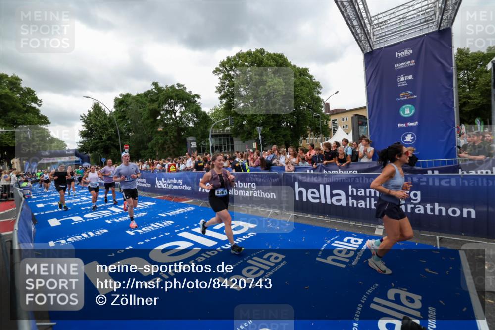 29.06.2025 - hella hamburg halbmarathon Zöllner http://msf.ph/oto/8420743 29.06.2025 10:53:21 Ziel 1683, 2074, 2354, 4065, 7312, 7383, 8273, 8361, 9142, 11844, 12490, 12875, 15179, 15681, 15838, 16929, 18134, 18901 meine-sportfotos.de
