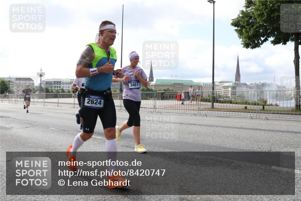 29.06.2025 - hella hamburg halbmarathon Lena Gebhardt http://msf.ph/oto/8420747 29.06.2025 10:05:45 Lombardsbrücke 2624, 17, 3461, 1229, 1448, 1830, 1842, 1863, 1936, 1981, 2288, 2298, 2471, 2540, 2624, 3062, 3461, 3578, 3929, 4014, 4169, 4782, 5073, 5762, 6014, 7741, 8051, 8894, 8909, 9075, 9165, 9339, 9477, 9559, 9680, 9736, 9737, 9738, 9917, 10343, 10694, 10791, 10998, 11784, 11873, 11958, 12557, 13042, 13221, 14465, 14642, 15766, 16092, 16441, 16546, 16687, 16847, 17731, 17740, 17885, 18616, 18617, 18857, 18973, 19034, 19248 meine-sportfotos.de