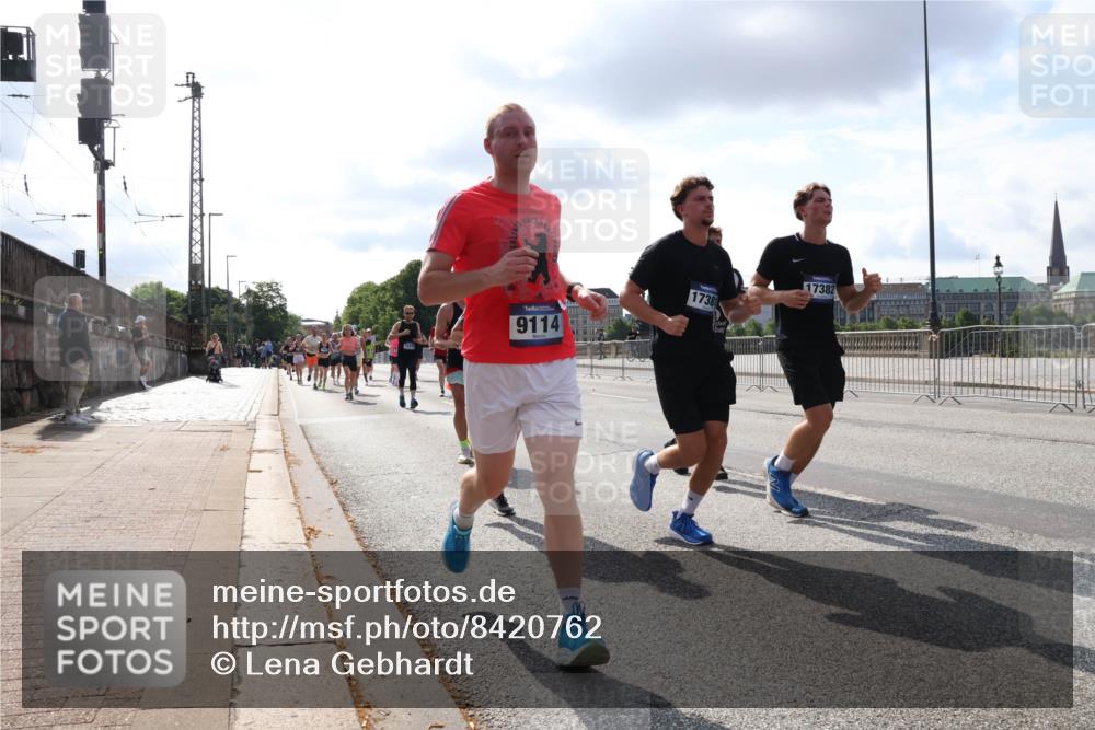 29.06.2025 - hella hamburg halbmarathon Lena Gebhardt http://msf.ph/oto/8420762 29.06.2025 09:51:38 Lombardsbrücke 9114, 17381, 17382, 1136, 1520, 1570, 1903, 1912, 1920, 1941, 2653, 2880, 2972, 3437, 3523, 3700, 4297, 4634, 4759, 4843, 4854, 4865, 4991, 4999, 5014, 5129, 5375, 5410, 6490, 6593, 6721, 6901, 7092, 7105, 7363, 7378, 7693, 7962, 8074, 8319, 8346, 8359, 8871, 8900, 9114, 9262, 9313, 9364, 9371, 9755, 9885, 10319, 10375, 10480, 10669, 10691, 10934, 11021, 11049, 11417, 11714, 11907, 11959, 12153, 12623, 12711, 14201 meine-sportfotos.de