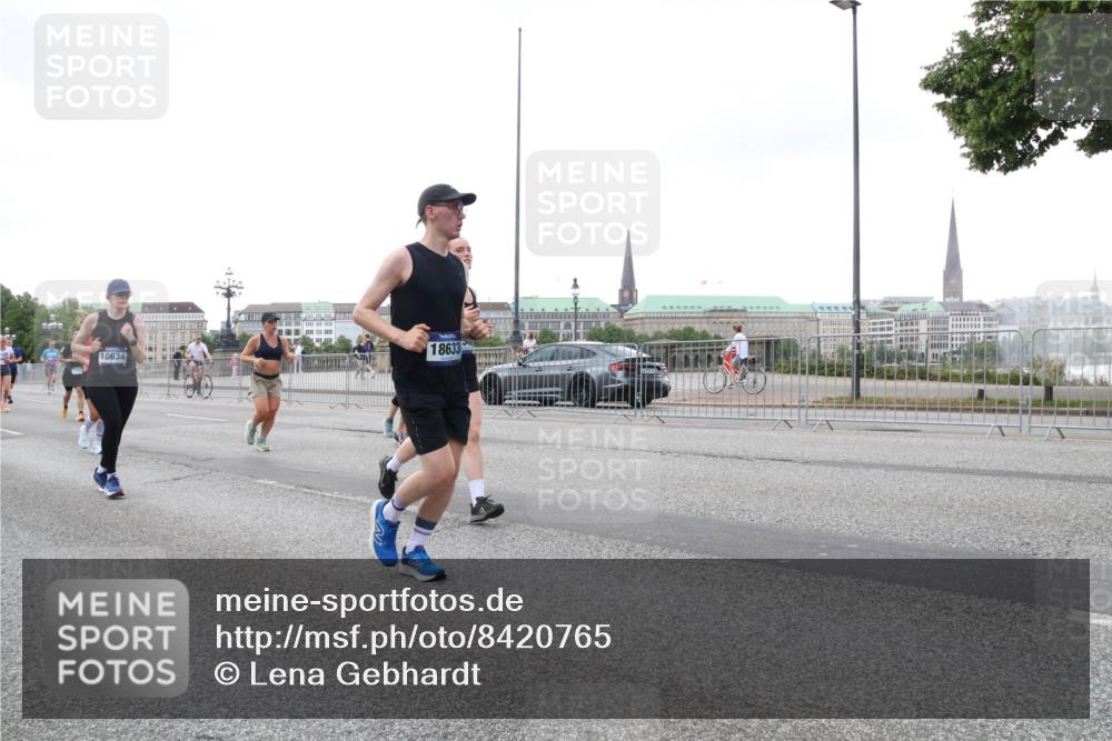 29.06.2025 - hella hamburg halbmarathon Lena Gebhardt http://msf.ph/oto/8420765 29.06.2025 10:52:29 Lombardsbrücke 10634, 18633, 1369, 1826, 1978, 2362, 2420, 2528, 2983, 3038, 3140, 3227, 3645, 4087, 4273, 4436, 4591, 4815, 5062, 5262, 5360, 6386, 6403, 6404, 6406, 6456, 6671, 6985, 7511, 7690, 7691, 7735, 7812, 8194, 8196, 8250, 8251, 8641, 9068, 9070, 9103, 9368, 9460, 9730, 9731, 10080, 10296, 10342, 10392, 10600, 10634, 10673, 10879, 10884, 10928, 11084, 11126, 11127, 11297, 11375, 11736, 11899, 11974, 12546, 12558, 12994 meine-sportfotos.de