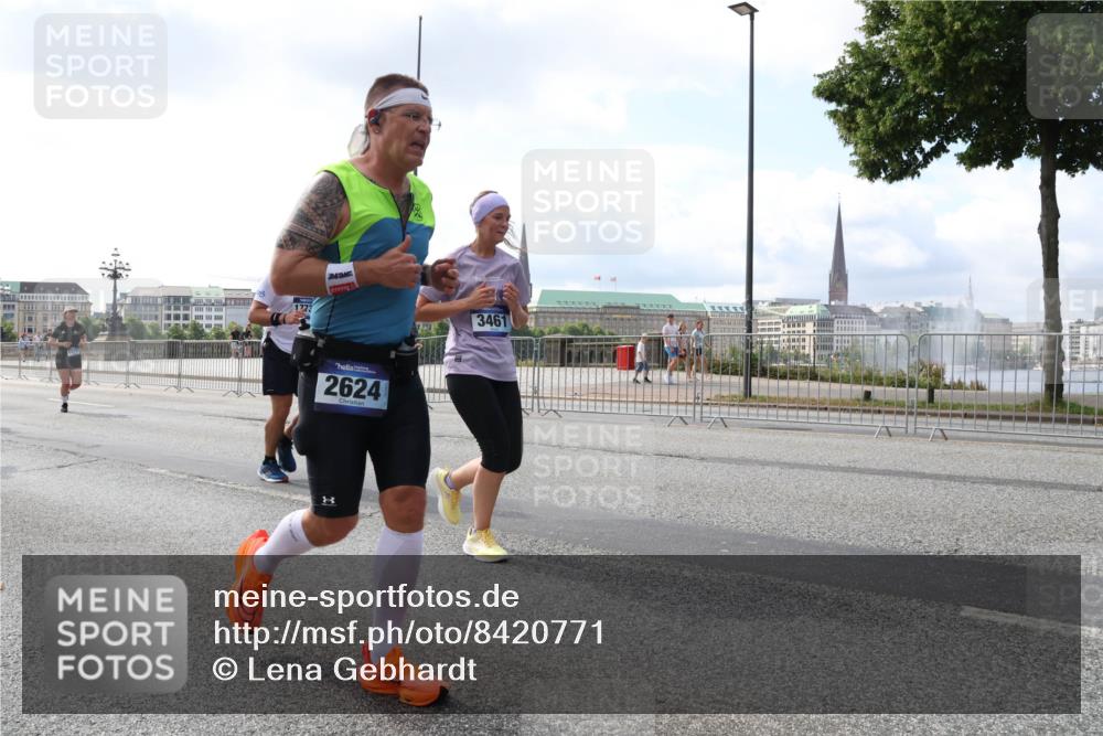 29.06.2025 - hella hamburg halbmarathon Lena Gebhardt http://msf.ph/oto/8420771 29.06.2025 10:05:45 Lombardsbrücke 1773, 2624, 3461, 1229, 1448, 1830, 1842, 1863, 1936, 1981, 2288, 2298, 2471, 2540, 2624, 3062, 3461, 3578, 3929, 4014, 4169, 4782, 5073, 5762, 6014, 7741, 8051, 8894, 8909, 9075, 9165, 9339, 9477, 9559, 9680, 9736, 9737, 9738, 9917, 10343, 10694, 10791, 10998, 11784, 11873, 11958, 12557, 13042, 13221, 14465, 14642, 15766, 16092, 16441, 16546, 16687, 16847, 17731, 17740, 17885, 18616, 18617, 18857, 18973, 19034, 19248 meine-sportfotos.de
