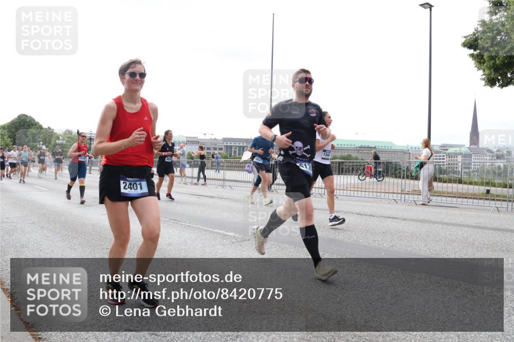 29.06.2025 - hella hamburg halbmarathon Lena Gebhardt http://msf.ph/oto/8420775 29.06.2025 10:42:50 Lombardsbrücke 1734, 2401, 12, 124, 1149, 1150, 1467, 1656, 1788, 1929, 1957, 1964, 1994, 2069, 2103, 2134, 2158, 2267, 2361, 2401, 2450, 2509, 2538, 2580, 2940, 2941, 2971, 3283, 3378, 3518, 3605, 3764, 3874, 4092, 4105, 4334, 4385, 4778, 4891, 5067, 5268, 5403, 5417, 5755, 5810, 5967, 6120, 6764, 7040, 7043, 7260, 7513, 7557, 7666, 8161, 8525, 8526, 8529, 8795, 8816, 8991, 9072, 9304, 9378, 9644, 9980, 10008, 10180, 10454, 10532, 10697, 11142, 11710, 12151, 12441, 13049, 13241 meine-sportfotos.de