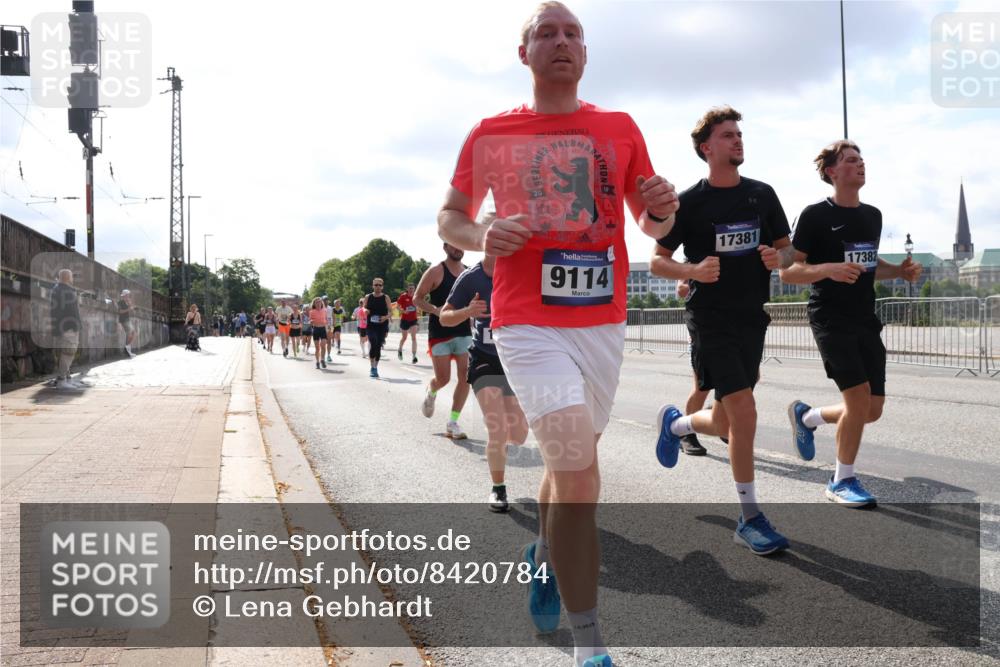 29.06.2025 - hella hamburg halbmarathon Lena Gebhardt http://msf.ph/oto/8420784 29.06.2025 09:51:38 Lombardsbrücke 9114, 17381, 17382, 1136, 1520, 1570, 1903, 1912, 1920, 1941, 2653, 2880, 2972, 3437, 3523, 3700, 4297, 4634, 4759, 4843, 4854, 4865, 4991, 4999, 5014, 5129, 5375, 5410, 6490, 6593, 6721, 6901, 7092, 7105, 7363, 7378, 7693, 7962, 8074, 8319, 8346, 8359, 8871, 8900, 9114, 9262, 9313, 9364, 9371, 9755, 9885, 10319, 10375, 10480, 10669, 10691, 10934, 11021, 11049, 11417, 11714, 11907, 11959, 12153, 12623, 12711, 14201 meine-sportfotos.de