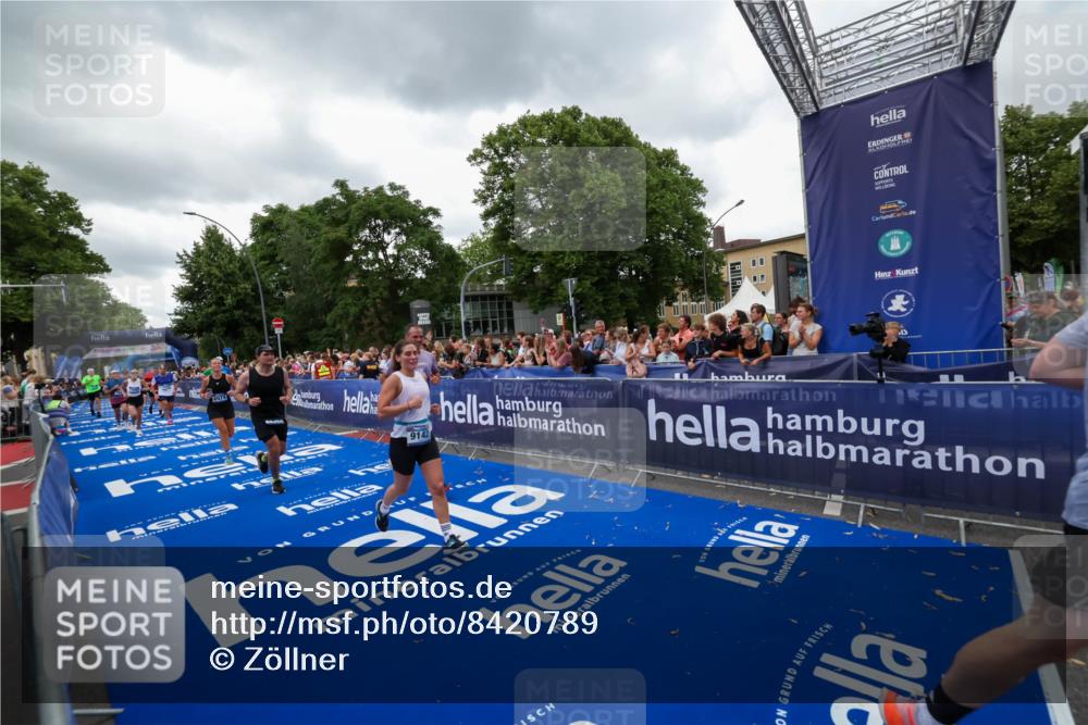 29.06.2025 - hella hamburg halbmarathon Zöllner http://msf.ph/oto/8420789 29.06.2025 10:53:23 Ziel 1683, 1727, 2074, 2354, 4065, 6942, 7312, 8651, 9142, 11844, 12490, 12875, 15179, 15681, 15838, 18134, 18901 meine-sportfotos.de