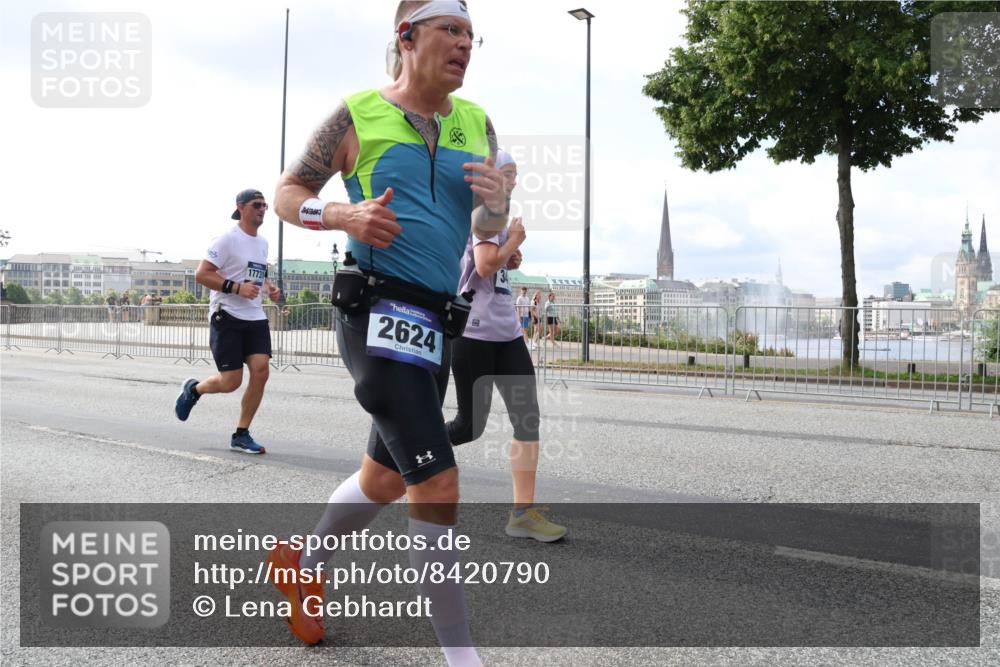 29.06.2025 - hella hamburg halbmarathon Lena Gebhardt http://msf.ph/oto/8420790 29.06.2025 10:05:46 Lombardsbrücke 17731, 2624, 1229, 1448, 1830, 1842, 1863, 1936, 1981, 2288, 2298, 2471, 2540, 2624, 3062, 3461, 3578, 3929, 4014, 4169, 4782, 5073, 5762, 6014, 7741, 8051, 8894, 8909, 9075, 9165, 9339, 9477, 9559, 9680, 9736, 9737, 9738, 9917, 10343, 10694, 10791, 10998, 11784, 11873, 11958, 12557, 13042, 13221, 14465, 14642, 14987, 15766, 16092, 16441, 16546, 16687, 16847, 17731, 17740, 17885, 18616, 18617, 18768, 18857, 18973, 19248 meine-sportfotos.de