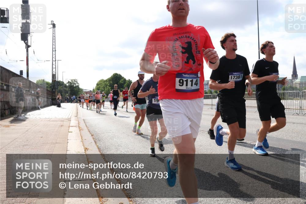 29.06.2025 - hella hamburg halbmarathon Lena Gebhardt http://msf.ph/oto/8420793 29.06.2025 09:51:38 Lombardsbrücke 19, 9114, 17381, 1136, 1520, 1570, 1903, 1912, 1920, 1941, 2653, 2880, 2972, 3437, 3523, 3700, 4297, 4634, 4759, 4843, 4854, 4865, 4991, 4999, 5014, 5129, 5375, 5410, 6490, 6593, 6721, 6901, 7092, 7105, 7363, 7378, 7693, 7962, 8074, 8319, 8346, 8359, 8871, 8900, 9114, 9262, 9313, 9364, 9371, 9755, 9885, 10319, 10375, 10480, 10669, 10691, 10934, 11021, 11049, 11417, 11714, 11907, 11959, 12153, 12623, 12711, 14201 meine-sportfotos.de