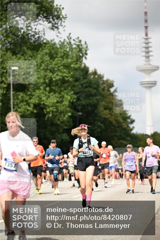 29.06.2025 - hella hamburg halbmarathon Dr. Thomas Lammeyer http://msf.ph/oto/8420807 29.06.2025 10:47:06 Kennedybrücke 1150, 1360, 1656, 1752, 1929, 1994, 2134, 2401, 2450, 2509, 2580, 2940, 2941, 3378, 3874, 4092, 4680, 4778, 5403, 5419, 6136, 6440, 6764, 6828, 6837, 7043, 7260, 7357, 7477, 7515, 7557, 7666, 8000, 8161, 8435, 8525, 8526, 9644, 9980, 10008, 10623, 10697, 10734, 10842, 10899, 11074, 11075, 11331 meine-sportfotos.de