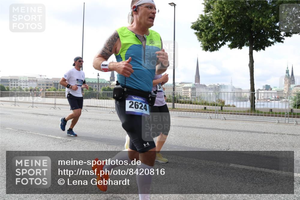 29.06.2025 - hella hamburg halbmarathon Lena Gebhardt http://msf.ph/oto/8420816 29.06.2025 10:05:46 Lombardsbrücke 17731, 6543, 2624, 1229, 1448, 1830, 1842, 1863, 1936, 1981, 2288, 2298, 2471, 2540, 2624, 3062, 3461, 3578, 3929, 4014, 4169, 4782, 5073, 5762, 6014, 7741, 8051, 8894, 8909, 9075, 9165, 9339, 9477, 9559, 9680, 9736, 9737, 9738, 9917, 10343, 10694, 10791, 10998, 11784, 11873, 11958, 12557, 13042, 13221, 14465, 14642, 14987, 15766, 16092, 16441, 16546, 16687, 16847, 17731, 17740, 17885, 18616, 18617, 18768, 18857, 18973, 19248 meine-sportfotos.de