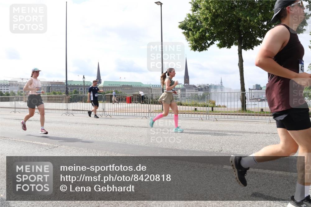29.06.2025 - hella hamburg halbmarathon Lena Gebhardt http://msf.ph/oto/8420818 29.06.2025 10:18:26 Lombardsbrücke 1159, 1160, 1234, 1268, 1325, 1554, 1820, 1982, 2087, 2147, 2335, 2634, 2703, 2931, 3125, 3202, 3321, 3482, 3529, 3977, 4123, 4383, 4710, 4738, 4802, 4804, 5049, 5909, 5910, 6270, 6332, 6533, 7094, 7160, 7214, 7454, 7641, 7649, 7838, 7882, 7883, 8067, 8248, 8341, 8607, 8665, 9222, 9276, 9505, 9539, 9586, 9658, 9717, 9734, 9748, 9834, 9844, 10172, 10332, 10502, 10659, 10687, 10908, 12498, 12541, 12548, 12552, 12703, 13341 meine-sportfotos.de