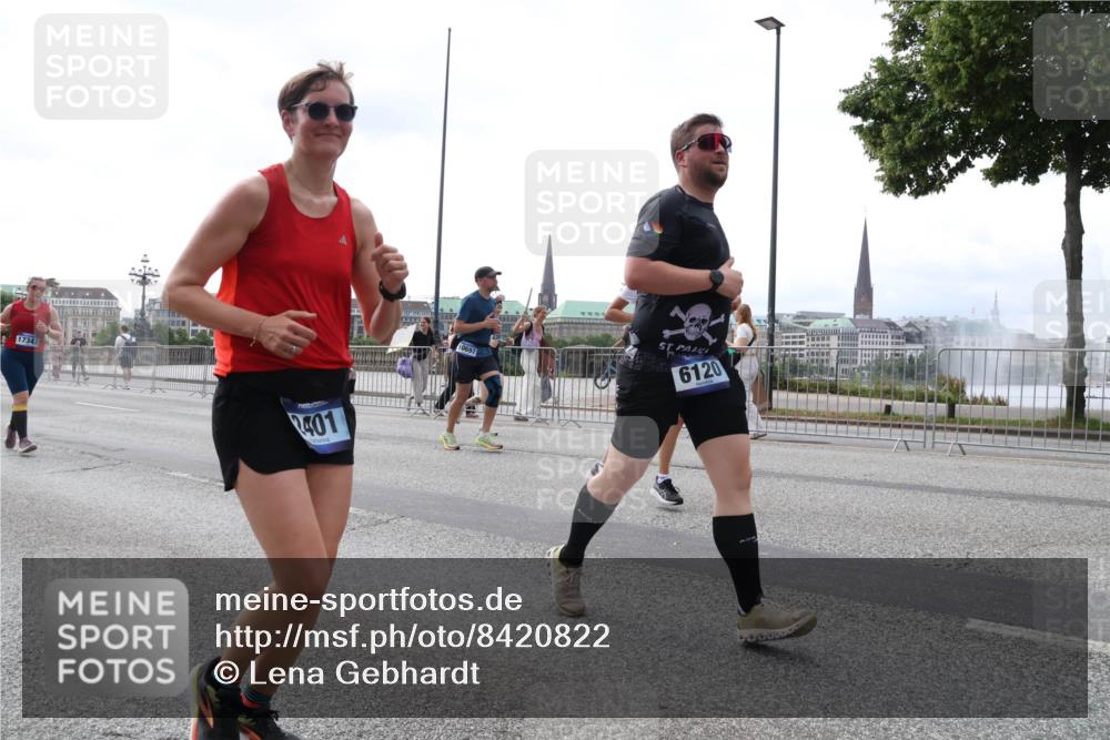 29.06.2025 - hella hamburg halbmarathon Lena Gebhardt http://msf.ph/oto/8420822 29.06.2025 10:42:50 Lombardsbrücke 17343, 401, 10697, 6120, 1149, 1150, 1467, 1656, 1788, 1929, 1957, 1964, 1994, 2069, 2103, 2134, 2158, 2267, 2361, 2401, 2450, 2509, 2538, 2580, 2940, 2941, 2971, 3283, 3378, 3518, 3605, 3764, 3874, 4092, 4105, 4334, 4385, 4778, 4891, 5067, 5268, 5403, 5417, 5755, 5810, 5967, 6120, 6764, 7040, 7043, 7260, 7513, 7557, 7666, 8161, 8525, 8526, 8529, 8795, 8816, 8991, 9072, 9304, 9378, 9644, 9980, 10008, 10180, 10454, 10532, 10697, 11142, 11710, 12151, 12441, 13049, 13241 meine-sportfotos.de