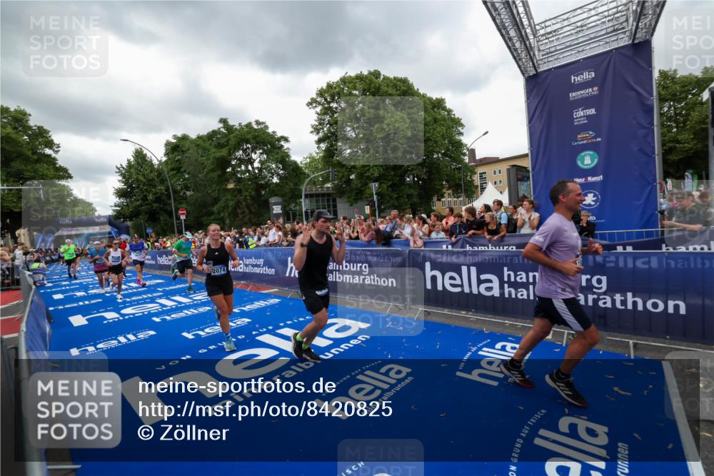 29.06.2025 - hella hamburg halbmarathon Zöllner http://msf.ph/oto/8420825 29.06.2025 10:53:24 Ziel 1683, 1727, 2074, 2354, 4065, 6198, 6942, 7312, 8651, 9142, 11844, 12490, 13997, 15179, 15681, 15838, 18134, 18901 meine-sportfotos.de