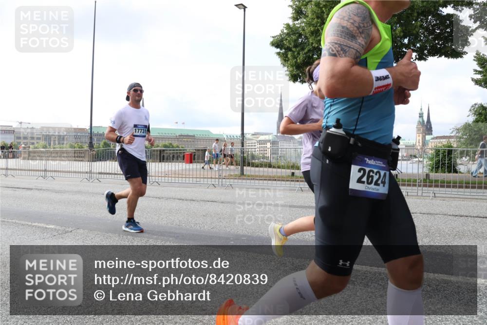29.06.2025 - hella hamburg halbmarathon Lena Gebhardt http://msf.ph/oto/8420839 29.06.2025 10:05:46 Lombardsbrücke 17731, 2624, 1229, 1448, 1830, 1842, 1863, 1936, 1981, 2288, 2298, 2471, 2540, 2624, 3062, 3461, 3578, 3929, 4014, 4169, 4782, 5073, 5762, 6014, 7741, 8051, 8894, 8909, 9075, 9165, 9339, 9477, 9559, 9680, 9736, 9737, 9738, 9917, 10343, 10694, 10791, 10998, 11784, 11873, 11958, 12557, 13042, 13221, 14465, 14642, 14987, 15766, 16092, 16441, 16546, 16687, 16847, 17731, 17740, 17885, 18616, 18617, 18768, 18857, 18973, 19248 meine-sportfotos.de