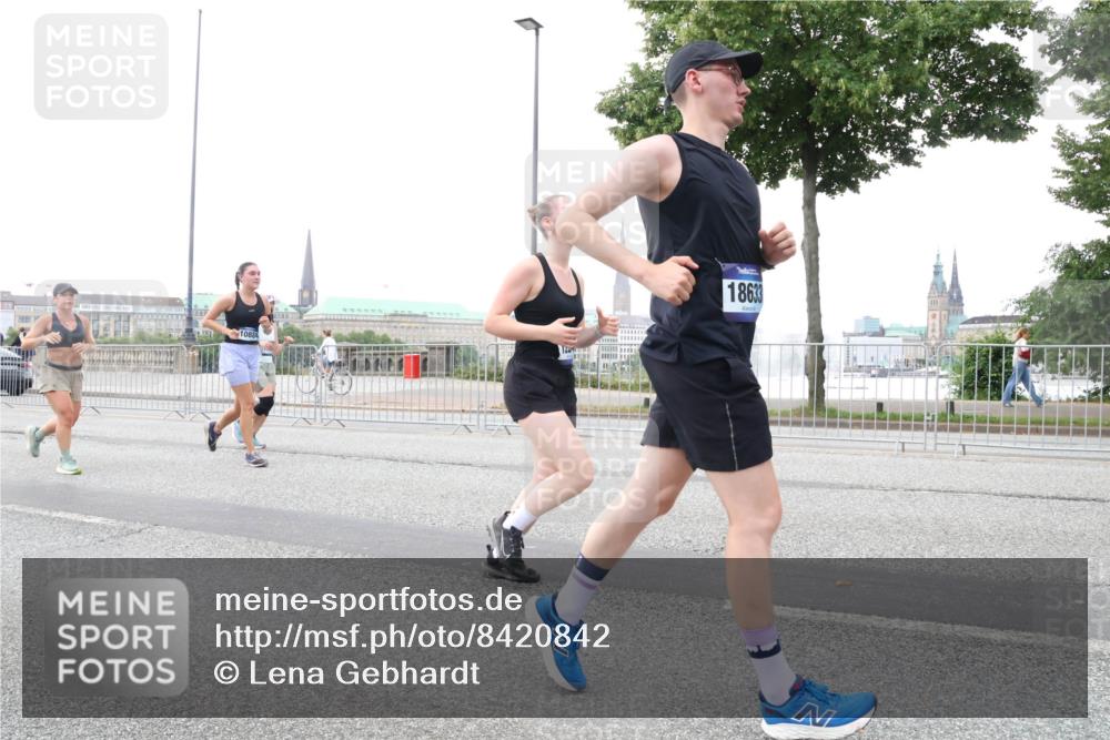 29.06.2025 - hella hamburg halbmarathon Lena Gebhardt http://msf.ph/oto/8420842 29.06.2025 10:52:29 Lombardsbrücke 10884, 18633, 1369, 1826, 1978, 2362, 2420, 2528, 2983, 3038, 3140, 3227, 3645, 4087, 4273, 4436, 4591, 4815, 5062, 5262, 5360, 6386, 6403, 6404, 6406, 6456, 6671, 6985, 7511, 7690, 7691, 7735, 7812, 8194, 8196, 8250, 8251, 8641, 9068, 9070, 9103, 9368, 9460, 9730, 9731, 10080, 10296, 10342, 10392, 10600, 10634, 10673, 10879, 10884, 10928, 11084, 11126, 11127, 11297, 11375, 11736, 11899, 11974, 12546, 12558, 12994 meine-sportfotos.de