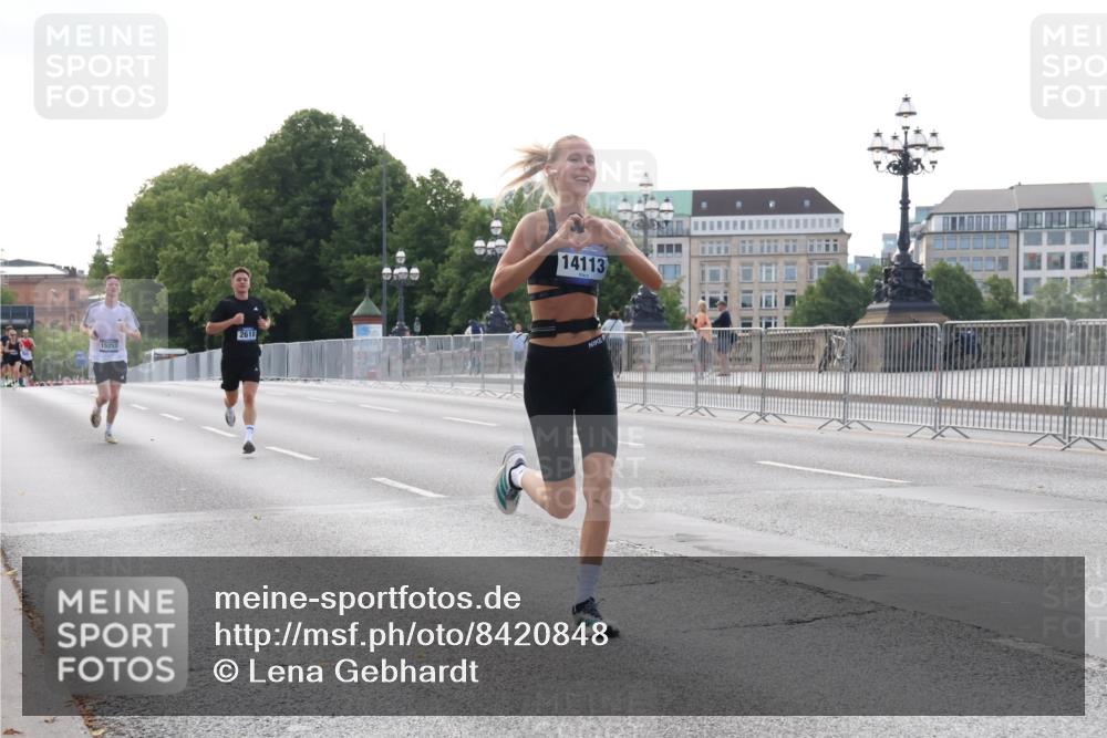 29.06.2025 - hella hamburg halbmarathon Lena Gebhardt http://msf.ph/oto/8420848 29.06.2025 09:42:15 Lombardsbrücke 15253, 2618, 14113, 1241, 2604, 2618, 2892, 4128, 6559, 7142, 7862, 10485, 11965, 13440, 13751, 14019, 14107, 14113, 14506, 15253, 16169, 17003, 17752, 18124, 18569, 18897 meine-sportfotos.de
