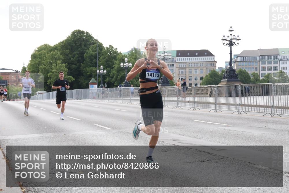 29.06.2025 - hella hamburg halbmarathon Lena Gebhardt http://msf.ph/oto/8420866 29.06.2025 09:42:15 Lombardsbrücke 15253, 2618, 14113, 1241, 2604, 2618, 2892, 4128, 6559, 7142, 7862, 10485, 11965, 13440, 13751, 14019, 14107, 14113, 14506, 15253, 16169, 17003, 17752, 18124, 18569, 18897 meine-sportfotos.de