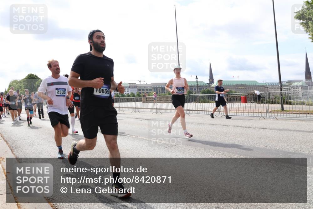 29.06.2025 - hella hamburg halbmarathon Lena Gebhardt http://msf.ph/oto/8420871 29.06.2025 10:18:27 Lombardsbrücke 9222, 2335, 16828, 10659, 5909, 1159, 1160, 1234, 1268, 1325, 1554, 1820, 1982, 2087, 2147, 2335, 2634, 2703, 2931, 3125, 3202, 3321, 3482, 3529, 3977, 4123, 4383, 4710, 4738, 4802, 4804, 5049, 5909, 5910, 6270, 6332, 6533, 7094, 7160, 7214, 7454, 7641, 7649, 7838, 7882, 7883, 8067, 8248, 8341, 8665, 9222, 9276, 9505, 9539, 9586, 9658, 9717, 9748, 9834, 9844, 10172, 10332, 10502, 10659, 10687, 10908, 12498, 12541, 12548, 12552, 12703, 13341 meine-sportfotos.de