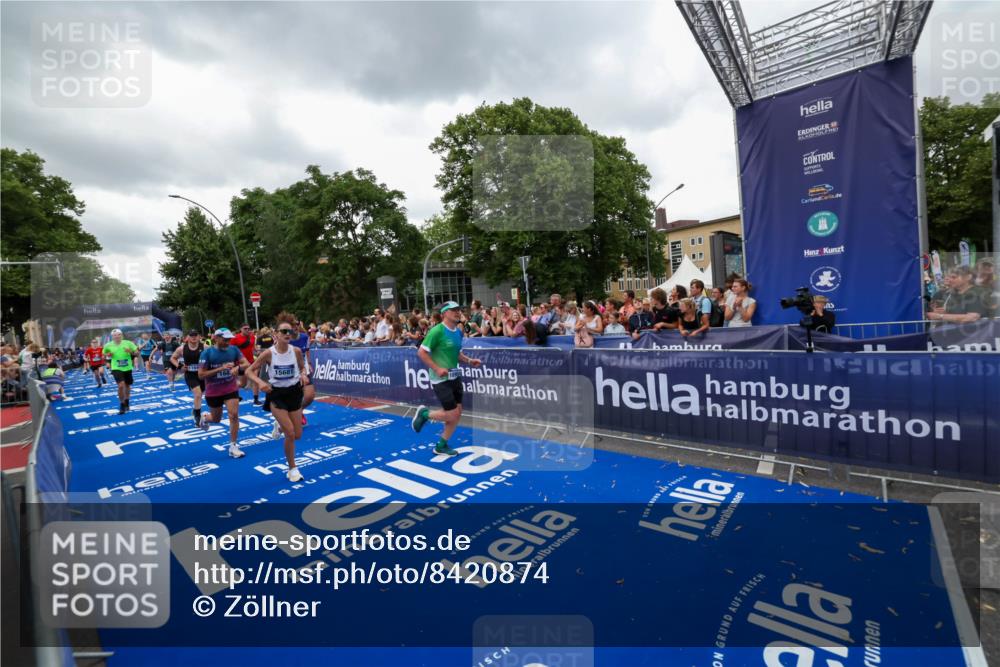 29.06.2025 - hella hamburg halbmarathon Zöllner http://msf.ph/oto/8420874 29.06.2025 10:53:26 Ziel 1683, 1727, 2074, 2354, 4065, 6198, 6629, 6942, 7312, 8651, 11844, 12490, 13997, 15681, 15838, 18134, 18901 meine-sportfotos.de