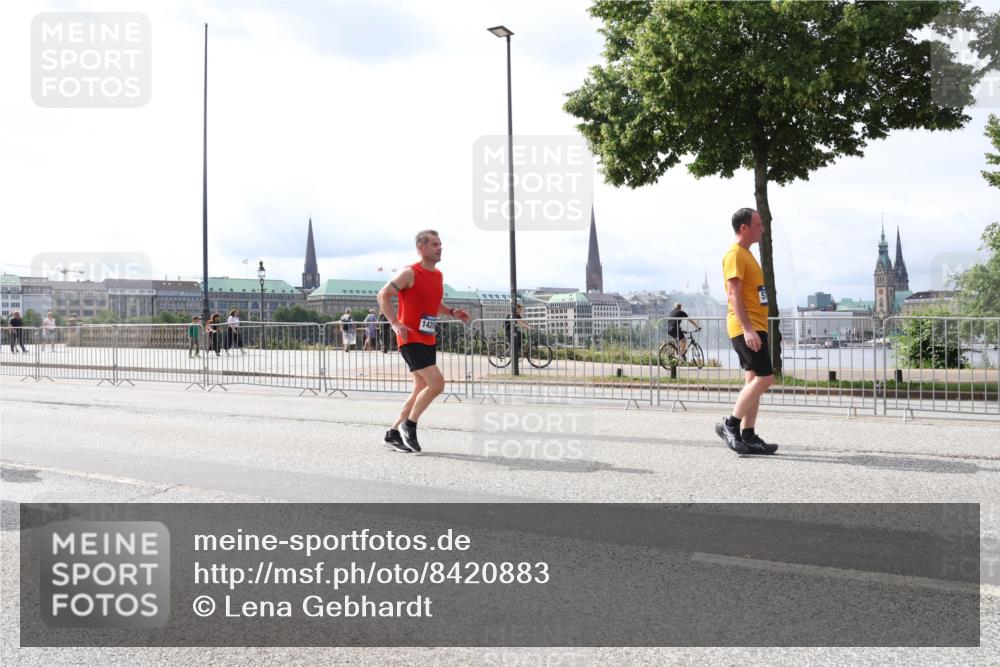 29.06.2025 - hella hamburg halbmarathon Lena Gebhardt http://msf.ph/oto/8420883 29.06.2025 10:27:40 Lombardsbrücke 1148, 2080, 2775, 3389, 4372, 5177, 5285, 5825, 6214, 6259, 7764, 7944, 7978, 8085, 9567, 9688, 10158, 10412, 10413, 11256, 11766, 12500, 12823, 13043, 13860, 14206, 15607, 15641, 16569, 16804, 16838, 17427, 17791, 18012, 18097, 18301, 18626, 18766 meine-sportfotos.de
