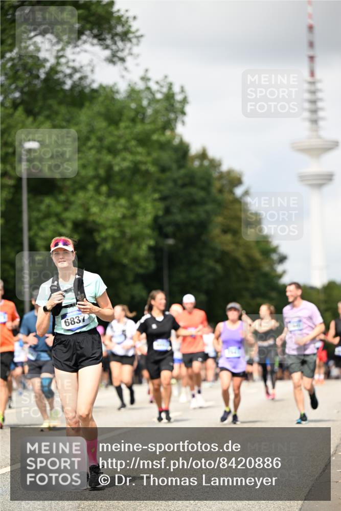 29.06.2025 - hella hamburg halbmarathon Dr. Thomas Lammeyer http://msf.ph/oto/8420886 29.06.2025 10:47:08 Kennedybrücke 1150, 1360, 1656, 1752, 1929, 1994, 2134, 2401, 2450, 2509, 2580, 2940, 2941, 3378, 3874, 4092, 4334, 4778, 4892, 5268, 5403, 5419, 6136, 6440, 6764, 6828, 6837, 7043, 7260, 7357, 7477, 7515, 7557, 7666, 8000, 8161, 8435, 8525, 8526, 9644, 9980, 10008, 10623, 10697, 10734, 10899, 11074, 11075, 11331 meine-sportfotos.de
