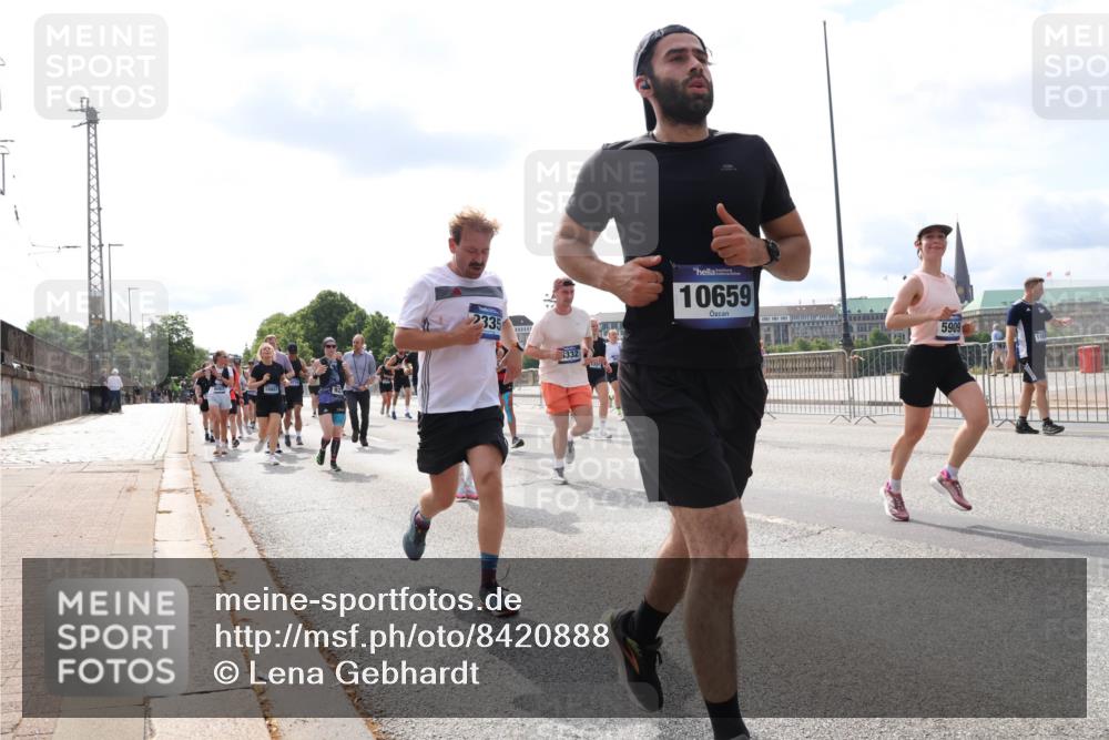 29.06.2025 - hella hamburg halbmarathon Lena Gebhardt http://msf.ph/oto/8420888 29.06.2025 10:18:27 Lombardsbrücke 2335, 6332, 10659, 5909, 1159, 1160, 1234, 1268, 1325, 1554, 1820, 1982, 2087, 2147, 2335, 2634, 2703, 2931, 3125, 3202, 3321, 3482, 3529, 3977, 4123, 4383, 4710, 4738, 4802, 4804, 5049, 5909, 5910, 6270, 6332, 6533, 7094, 7160, 7214, 7454, 7641, 7649, 7838, 7882, 7883, 8067, 8248, 8341, 8665, 9222, 9276, 9505, 9539, 9586, 9658, 9717, 9748, 9834, 9844, 10172, 10332, 10502, 10659, 10687, 10908, 12498, 12541, 12548, 12552, 12703, 13341 meine-sportfotos.de