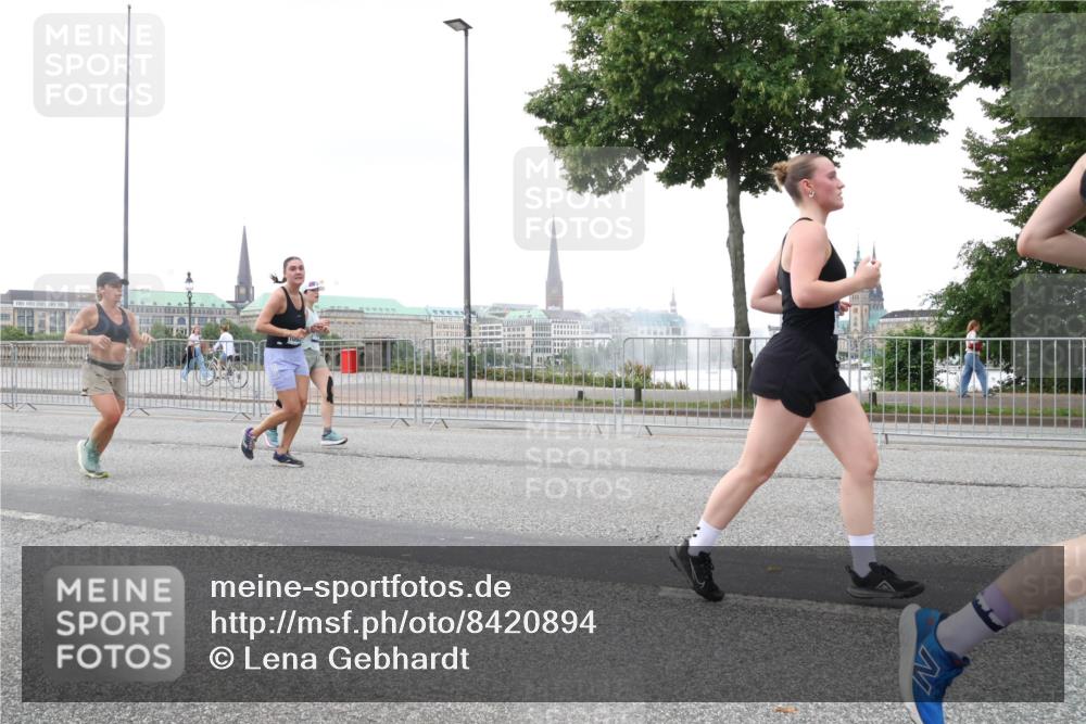 29.06.2025 - hella hamburg halbmarathon Lena Gebhardt http://msf.ph/oto/8420894 29.06.2025 10:52:30 Lombardsbrücke 1369, 1826, 1978, 2362, 2420, 2528, 2983, 3038, 3140, 3227, 3645, 4087, 4273, 4436, 4591, 4815, 5262, 5360, 6386, 6403, 6404, 6406, 6456, 6671, 6985, 7032, 7511, 7690, 7691, 7735, 7812, 8194, 8196, 8250, 8251, 8641, 9068, 9070, 9103, 9368, 9730, 9731, 10080, 10296, 10342, 10392, 10600, 10634, 10879, 10884, 10928, 11084, 11126, 11127, 11297, 11375, 11736, 11899, 11974, 12546, 12558, 12994 meine-sportfotos.de