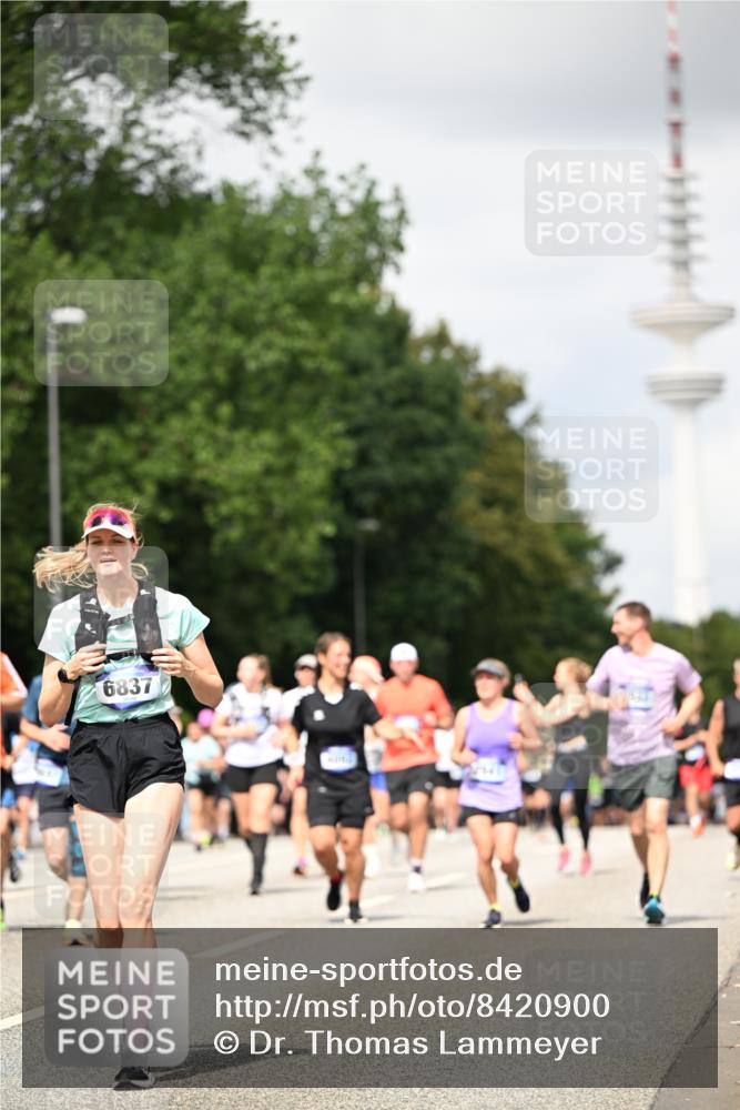 29.06.2025 - hella hamburg halbmarathon Dr. Thomas Lammeyer http://msf.ph/oto/8420900 29.06.2025 10:47:08 Kennedybrücke 1150, 1360, 1656, 1752, 1929, 1994, 2134, 2401, 2450, 2509, 2580, 2940, 2941, 3378, 3874, 4092, 4334, 4778, 4892, 5268, 5403, 5419, 6136, 6440, 6764, 6828, 6837, 7043, 7260, 7357, 7477, 7515, 7557, 7666, 8000, 8161, 8435, 8525, 8526, 9644, 9980, 10008, 10623, 10697, 10734, 10899, 11074, 11075, 11331 meine-sportfotos.de