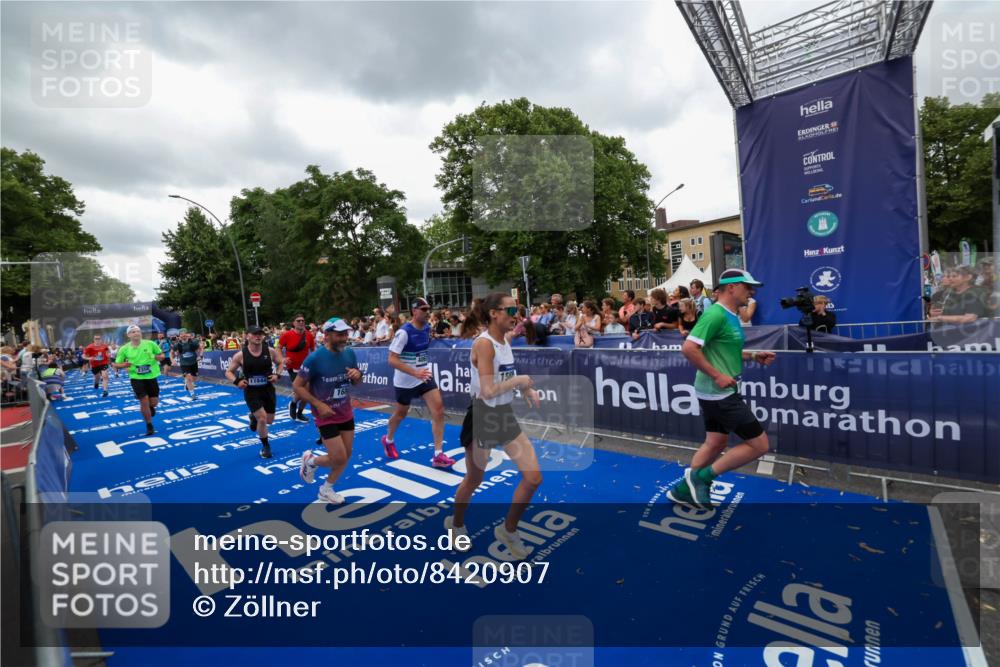 29.06.2025 - hella hamburg halbmarathon Zöllner http://msf.ph/oto/8420907 29.06.2025 10:53:26 Ziel 1683, 1727, 2074, 2354, 4065, 6198, 6629, 6942, 7312, 8651, 11844, 12490, 13997, 15681, 15838, 18134, 18901 meine-sportfotos.de
