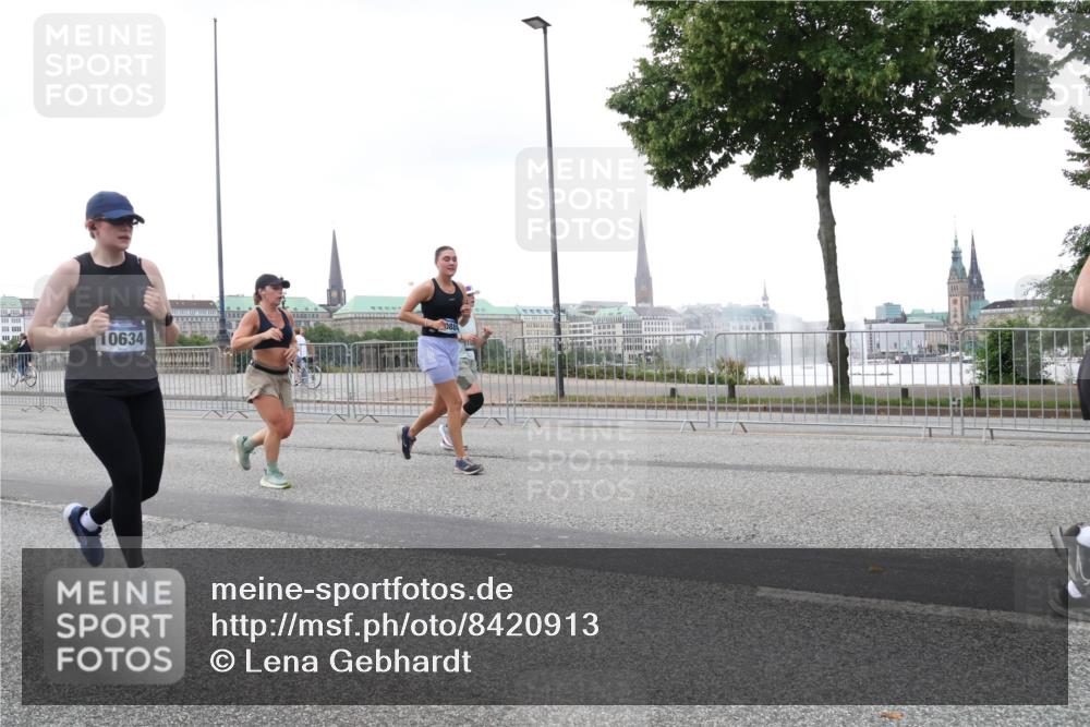 29.06.2025 - hella hamburg halbmarathon Lena Gebhardt http://msf.ph/oto/8420913 29.06.2025 10:52:30 Lombardsbrücke 10634, 088, 1369, 1826, 1978, 2362, 2420, 2528, 2983, 3038, 3140, 3227, 3645, 4087, 4273, 4436, 4591, 4815, 5262, 5360, 6386, 6403, 6404, 6406, 6456, 6671, 6985, 7032, 7511, 7690, 7691, 7735, 7812, 8194, 8196, 8250, 8251, 8641, 9068, 9070, 9103, 9368, 9730, 9731, 10080, 10296, 10342, 10392, 10600, 10634, 10879, 10884, 10928, 11084, 11126, 11127, 11297, 11375, 11736, 11899, 11974, 12546, 12558, 12994 meine-sportfotos.de