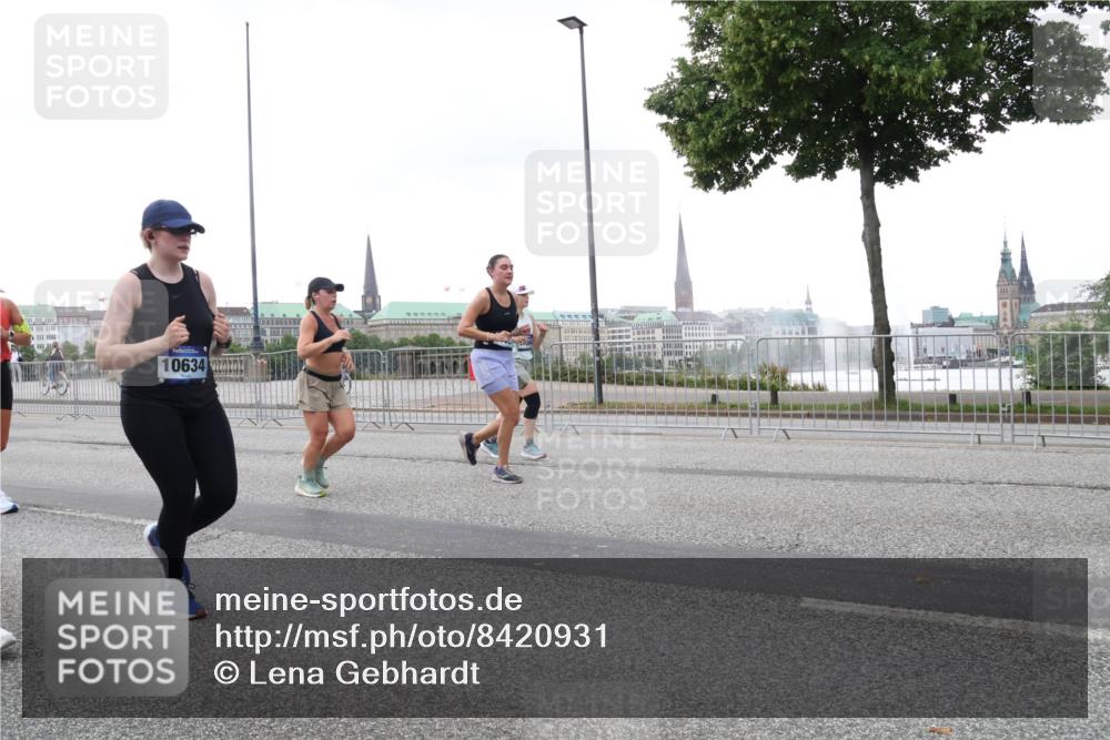 29.06.2025 - hella hamburg halbmarathon Lena Gebhardt http://msf.ph/oto/8420931 29.06.2025 10:52:30 Lombardsbrücke 10634, 1369, 1826, 1978, 2362, 2420, 2528, 2983, 3038, 3140, 3227, 3645, 4087, 4273, 4436, 4591, 4815, 5262, 5360, 6386, 6403, 6404, 6406, 6456, 6671, 6985, 7032, 7511, 7690, 7691, 7735, 7812, 8194, 8196, 8250, 8251, 8641, 9068, 9070, 9103, 9368, 9730, 9731, 10080, 10296, 10342, 10392, 10600, 10634, 10879, 10884, 10928, 11084, 11126, 11127, 11297, 11375, 11736, 11899, 11974, 12546, 12558, 12994 meine-sportfotos.de