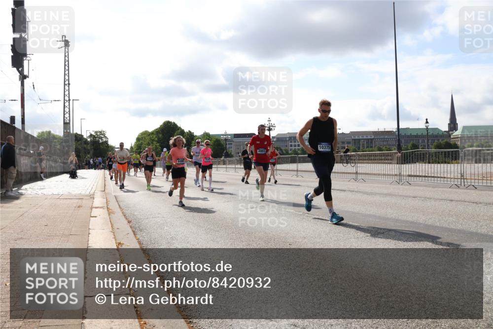 29.06.2025 - hella hamburg halbmarathon Lena Gebhardt http://msf.ph/oto/8420932 29.06.2025 09:51:41 Lombardsbrücke 6490, 4991, 10375, 1136, 1520, 1569, 1570, 1903, 1912, 1920, 1941, 2653, 2880, 2972, 3437, 3523, 3700, 4297, 4634, 4759, 4843, 4854, 4865, 4991, 4999, 5014, 5129, 5375, 5410, 6490, 6700, 6721, 6770, 6901, 7092, 7105, 7363, 7378, 7693, 7962, 8074, 8346, 8359, 8871, 8900, 9114, 9262, 9313, 9358, 9364, 9885, 10319, 10375, 10480, 10669, 10691, 10934, 11021, 11049, 11417, 11714, 11907, 11959, 12623, 12711, 14201 meine-sportfotos.de
