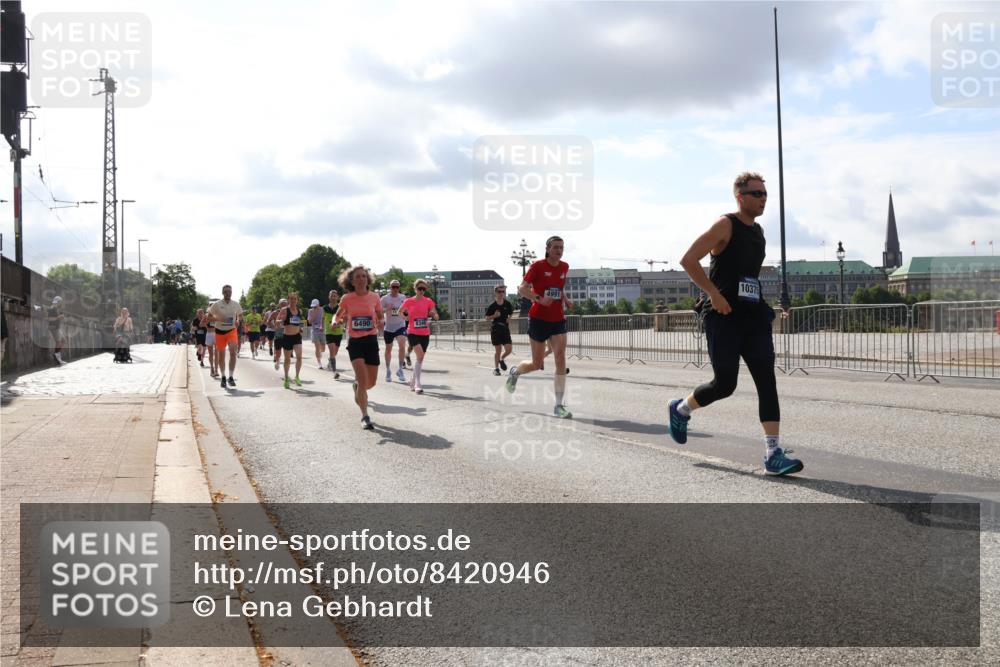 29.06.2025 - hella hamburg halbmarathon Lena Gebhardt http://msf.ph/oto/8420946 29.06.2025 09:51:41 Lombardsbrücke 6490, 4991, 10375, 1136, 1520, 1569, 1570, 1903, 1912, 1920, 1941, 2653, 2880, 2972, 3437, 3523, 3700, 4297, 4634, 4759, 4843, 4854, 4865, 4991, 4999, 5014, 5129, 5375, 5410, 6490, 6700, 6721, 6770, 6901, 7092, 7105, 7363, 7378, 7693, 7962, 8074, 8346, 8359, 8871, 8900, 9114, 9262, 9313, 9358, 9364, 9885, 10319, 10375, 10480, 10669, 10691, 10934, 11021, 11049, 11417, 11714, 11907, 11959, 12623, 12711, 14201 meine-sportfotos.de