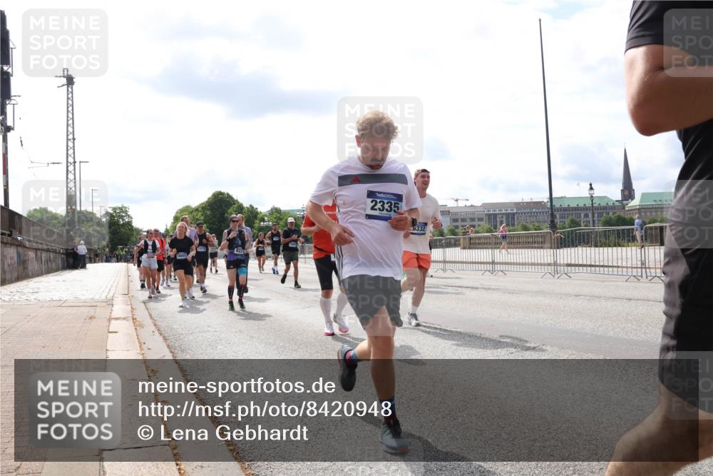 29.06.2025 - hella hamburg halbmarathon Lena Gebhardt http://msf.ph/oto/8420948 29.06.2025 10:18:28 Lombardsbrücke 922, 2335, 6332, 1234, 1268, 1325, 1521, 1554, 1820, 1982, 2087, 2147, 2335, 2634, 2703, 2821, 2931, 3125, 3202, 3321, 3482, 3529, 3591, 3592, 3977, 4123, 4383, 4710, 4738, 4802, 4804, 5049, 5909, 5910, 6270, 6332, 6533, 7094, 7160, 7214, 7454, 7641, 7649, 7838, 7882, 7883, 8067, 8248, 8341, 8665, 9222, 9276, 9505, 9539, 9586, 9658, 9717, 9748, 9834, 9844, 10172, 10332, 10502, 10659, 10687, 10908, 12498, 12541, 12548, 12552, 12703, 13341 meine-sportfotos.de