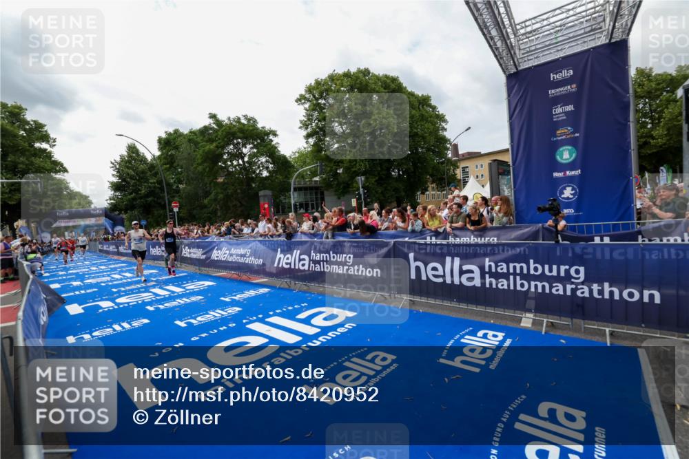 29.06.2025 - hella hamburg halbmarathon Zöllner http://msf.ph/oto/8420952 29.06.2025 10:31:39 Ziel 5660, 7793, 12681, 13606, 13617, 15835 meine-sportfotos.de