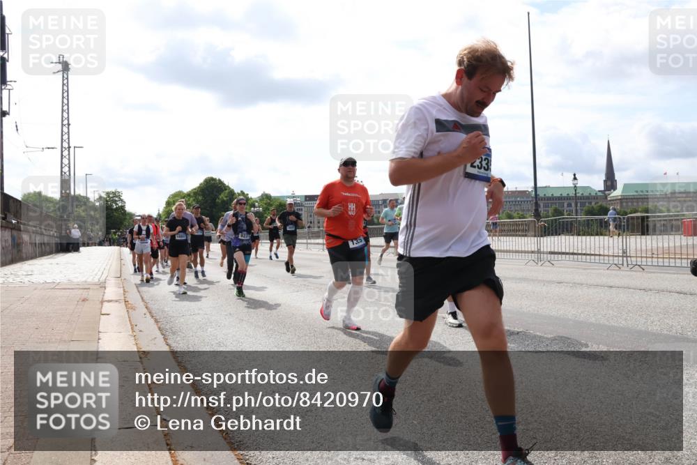29.06.2025 - hella hamburg halbmarathon Lena Gebhardt http://msf.ph/oto/8420970 29.06.2025 10:18:28 Lombardsbrücke 18807, 922, 73, 5, 433, 1234, 1268, 1325, 1521, 1554, 1820, 1982, 2087, 2147, 2335, 2634, 2703, 2821, 2931, 3125, 3202, 3321, 3482, 3529, 3591, 3592, 3977, 4123, 4383, 4710, 4738, 4802, 4804, 5049, 5909, 5910, 6270, 6332, 6533, 7094, 7160, 7214, 7454, 7641, 7649, 7838, 7882, 7883, 8067, 8248, 8341, 8665, 9222, 9276, 9505, 9539, 9586, 9658, 9717, 9748, 9834, 9844, 10172, 10332, 10502, 10659, 10687, 10908, 12498, 12541, 12548, 12552, 12703, 13341 meine-sportfotos.de