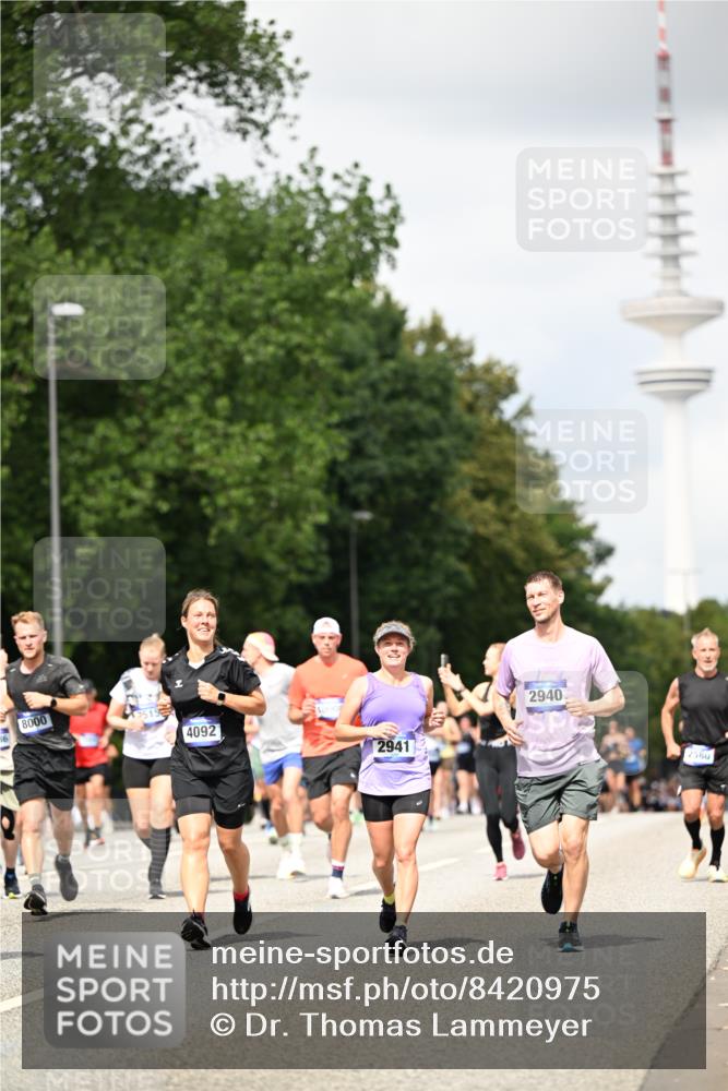 29.06.2025 - hella hamburg halbmarathon Dr. Thomas Lammeyer http://msf.ph/oto/8420975 29.06.2025 10:47:10 Kennedybrücke 1150, 1360, 1656, 1752, 1929, 1994, 2134, 2401, 2450, 2509, 2580, 2940, 2941, 3378, 3874, 4092, 4334, 4778, 4891, 4892, 5268, 5403, 6136, 6440, 6764, 6828, 6837, 7260, 7357, 7477, 7515, 7557, 7666, 8000, 8161, 8435, 8525, 8526, 9980, 10008, 10697, 10734, 10899, 11074, 11075, 11331 meine-sportfotos.de