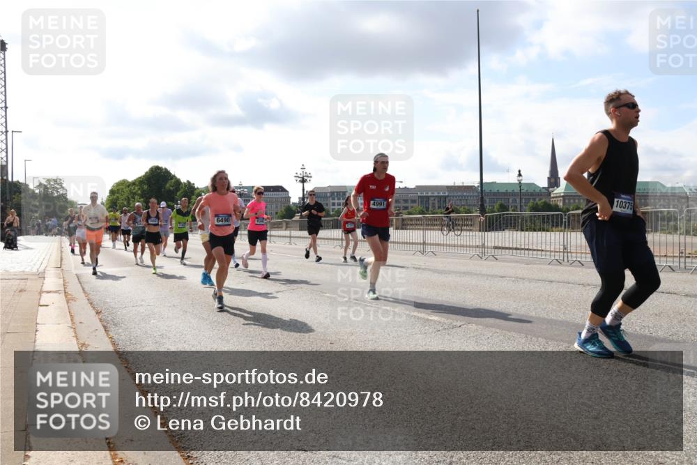 29.06.2025 - hella hamburg halbmarathon Lena Gebhardt http://msf.ph/oto/8420978 29.06.2025 09:51:42 Lombardsbrücke 6490, 4991, 10375, 1136, 1312, 1520, 1569, 1570, 1903, 1912, 1920, 1941, 2653, 2880, 2972, 3437, 3523, 3700, 4297, 4634, 4759, 4843, 4865, 4991, 4999, 5014, 5129, 5375, 5410, 6490, 6700, 6721, 6770, 6901, 7092, 7105, 7363, 7378, 7693, 7962, 8074, 8346, 8359, 8871, 8900, 9114, 9262, 9313, 9358, 9364, 9885, 10319, 10375, 10480, 10669, 10691, 10934, 11021, 11049, 11417, 11714, 11907, 11959, 12623, 12711, 14201 meine-sportfotos.de